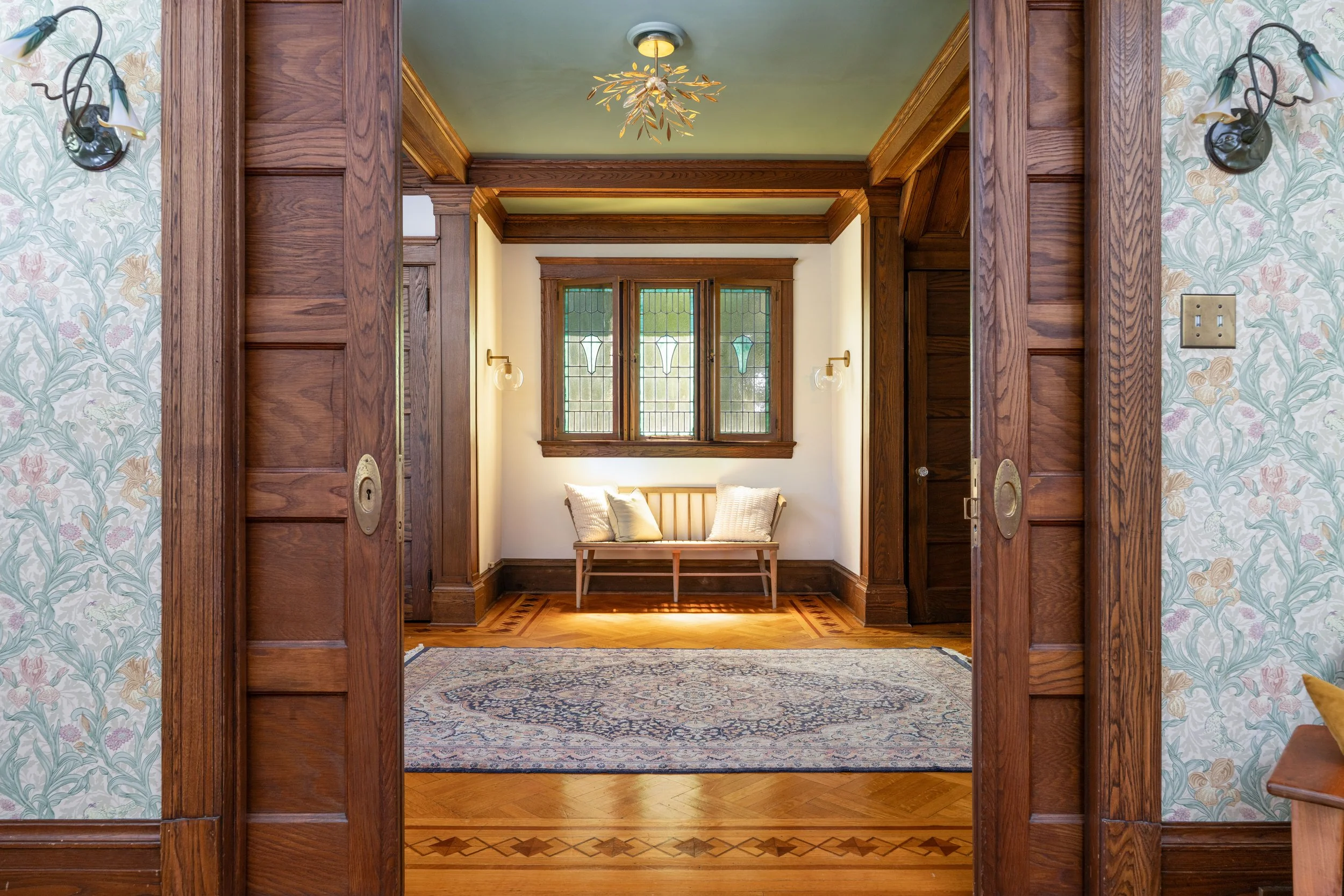 53 Glen Byron Foyer 2.jpg