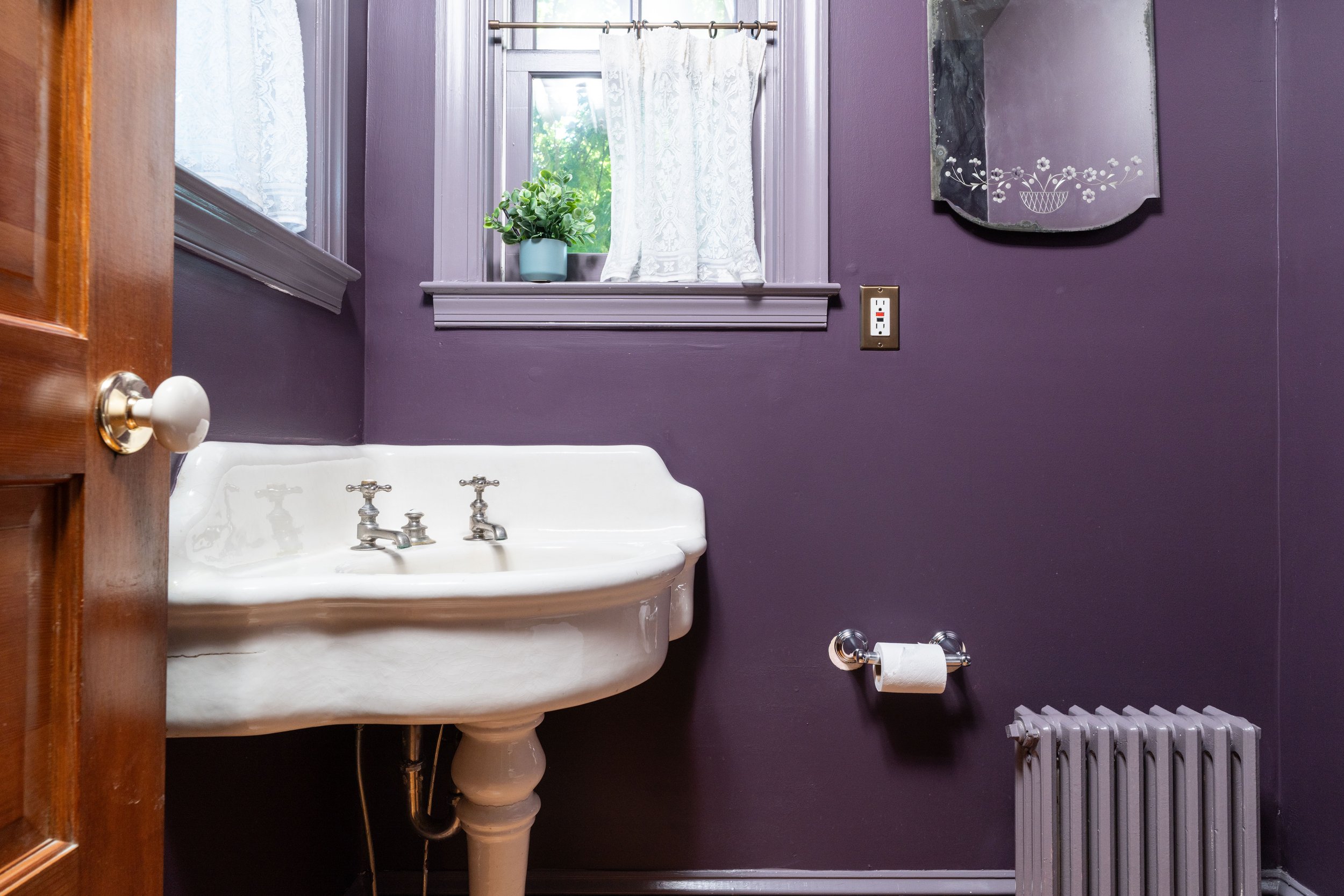 53 Glen Byron half bath.jpg