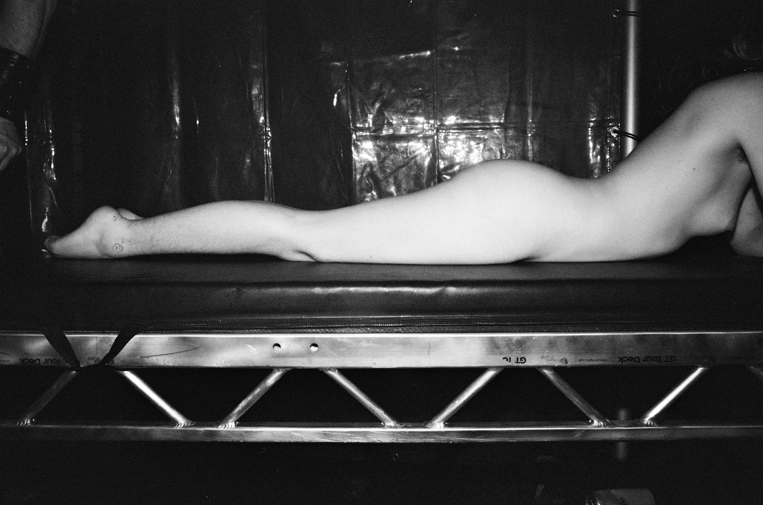 MODEST GOLD. Klub Verboten E1).jpg