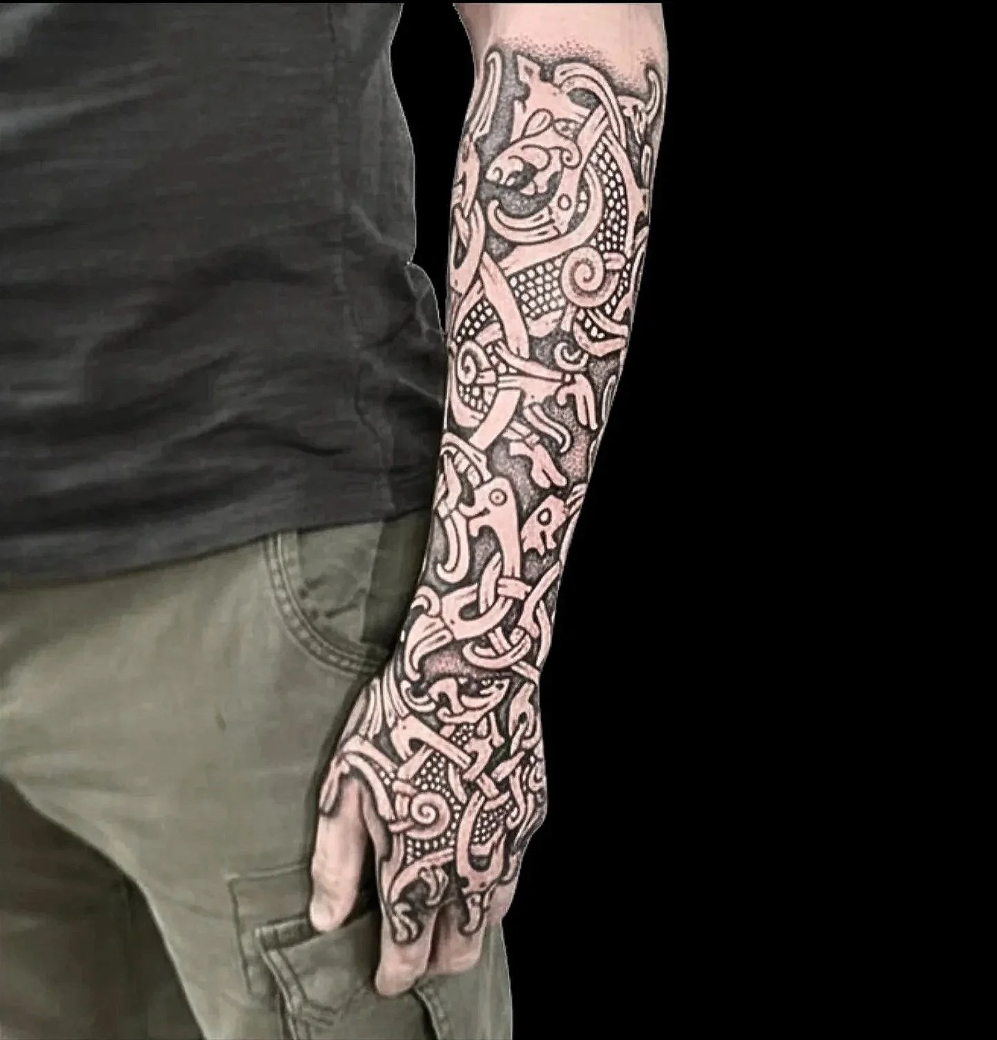 Sean%2Bforearm%2Band%2Bhand%2Bmammen%2Bstyle%2Bpiece%2Bblack%2Bbackground.jpg