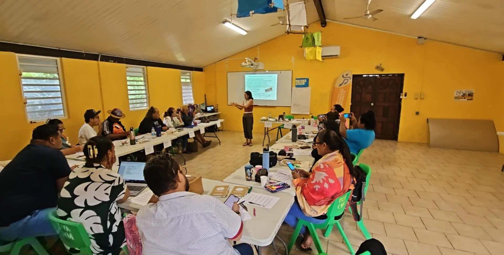 RT à Moorea : les pros de la jeunesse se forment à la vie affective et sexuelle des jeunes