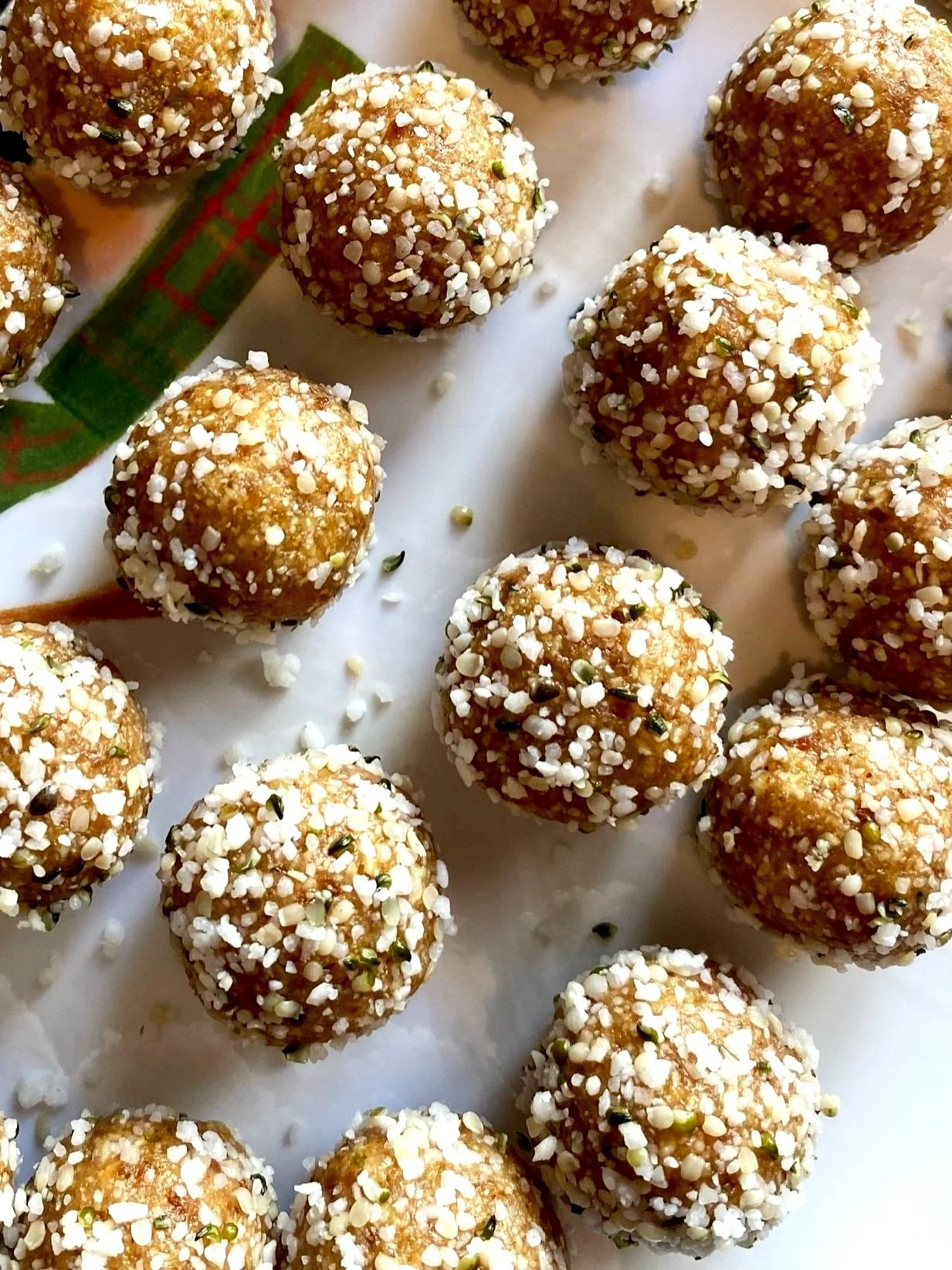 Date, Cashew, & Hemp Seed Energy Truffles