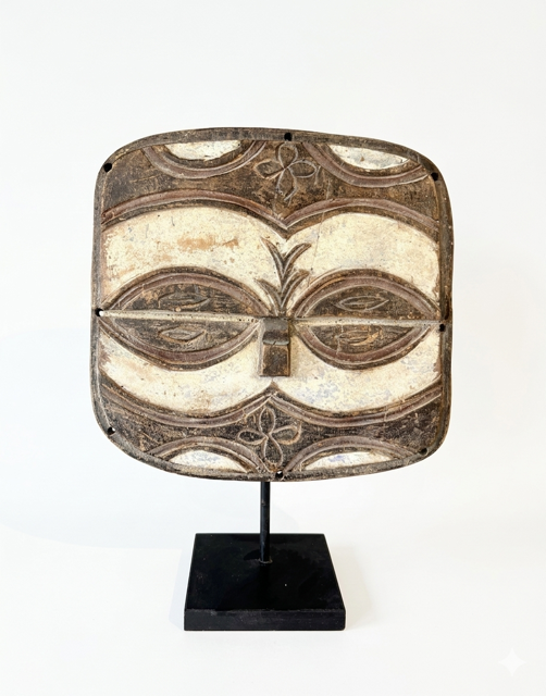 T10 Teke Mask 15''H x11''W