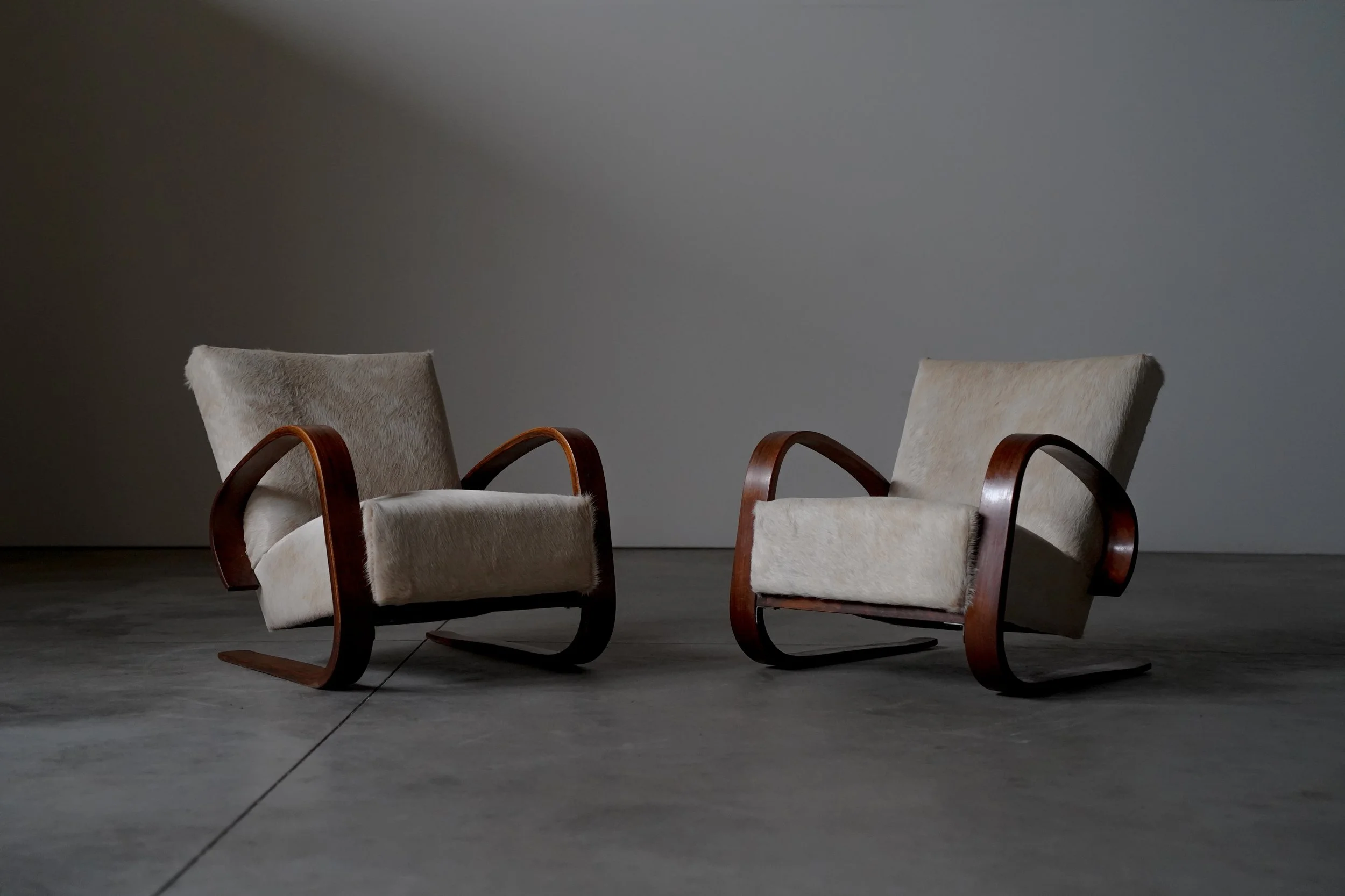 LOUNGE CHAIRS BY MIROSLAV NAVRÁTIL IN BEIGE PONY SKIN