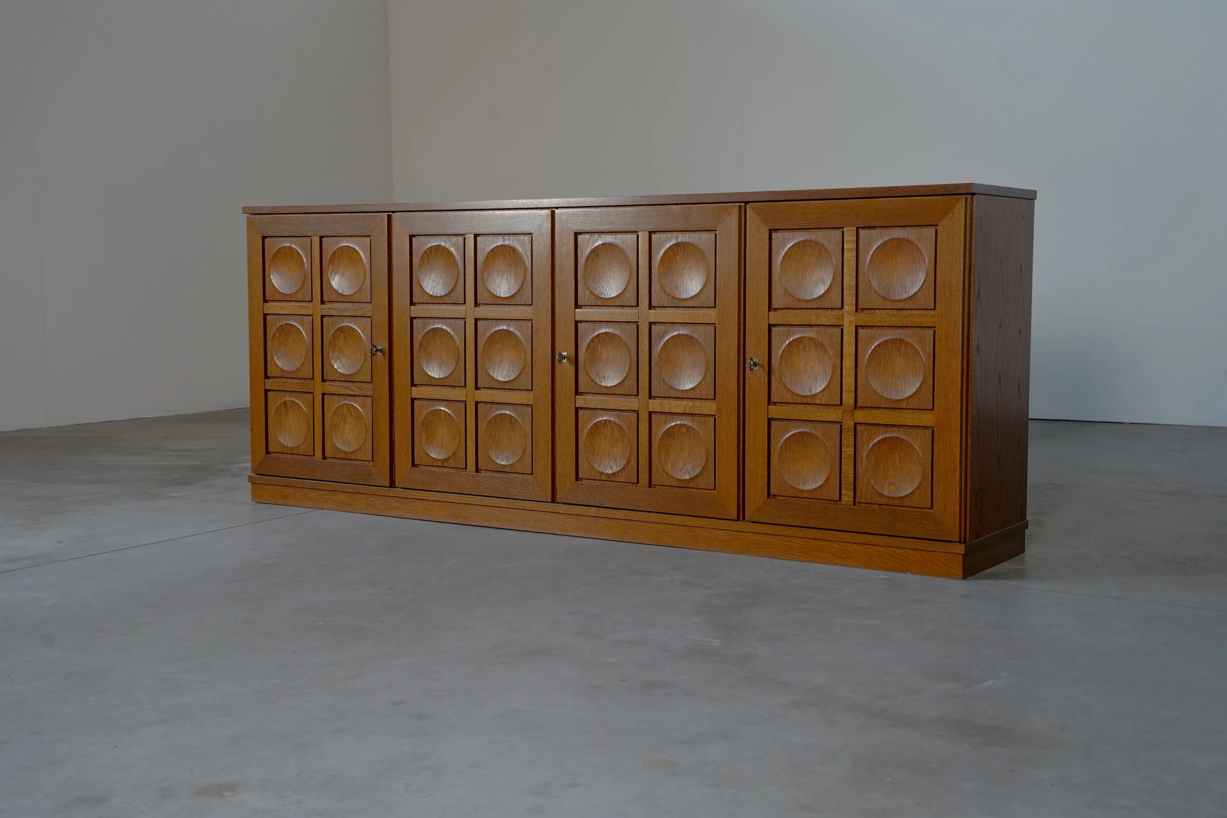 OAK SIDEBOARD BY BARTELS