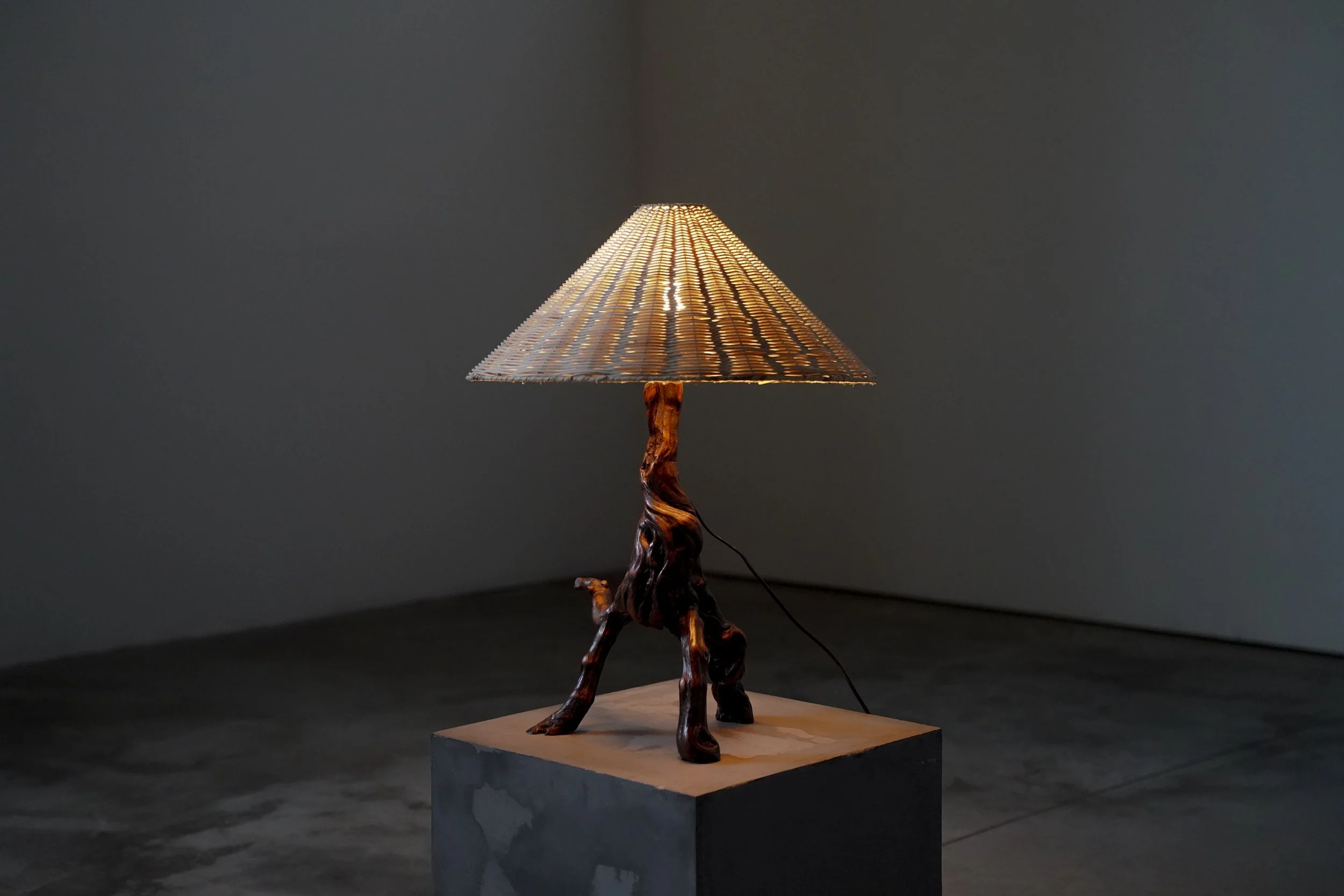 GRAPE WOOD TABLE LAMP