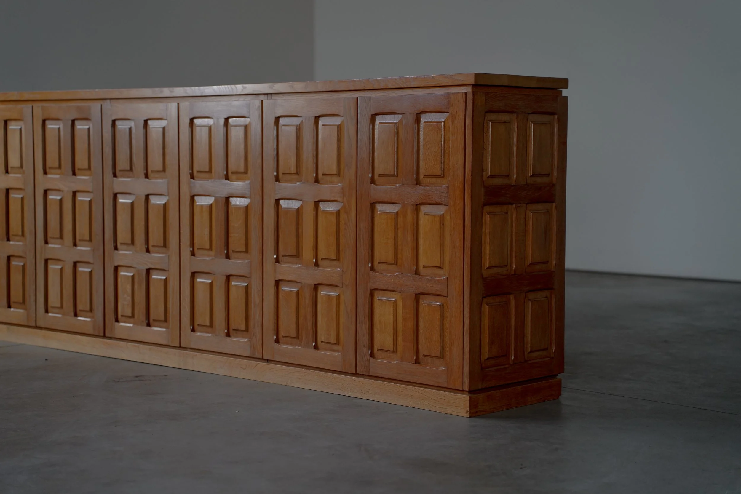 BRUTALIST SIDEBOARD IN BLOND OAK