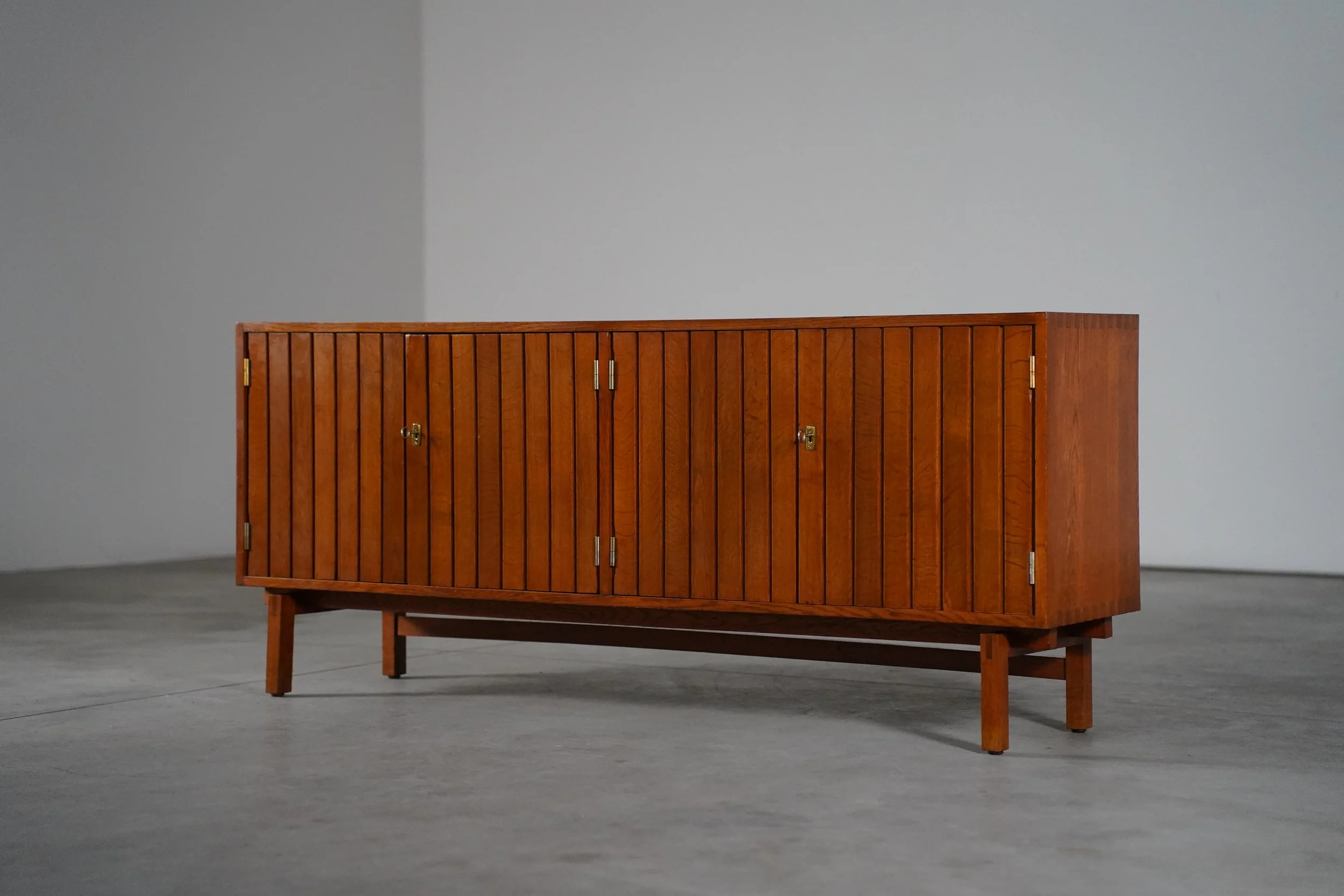 SLATTED TEAK SIDEBOARD