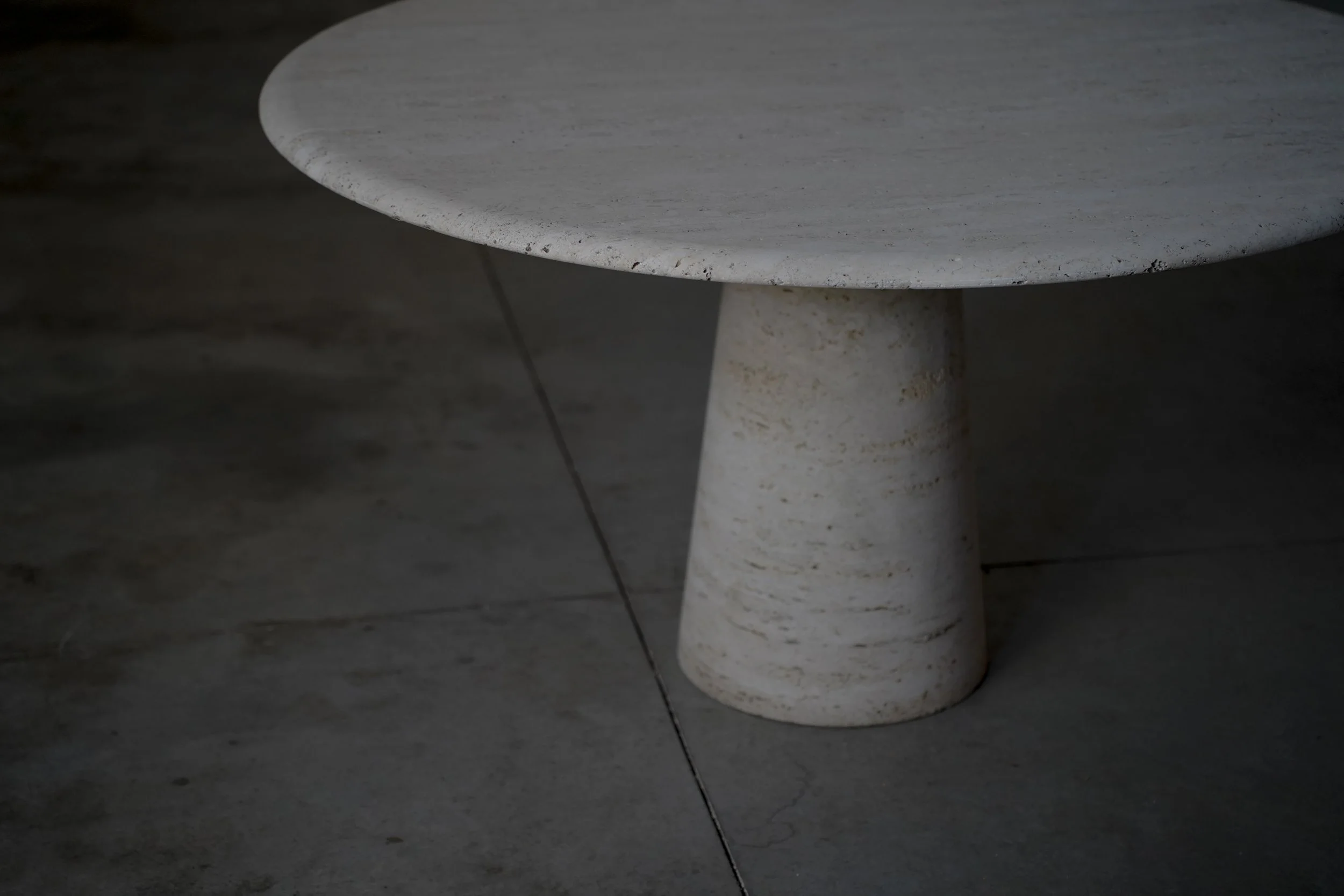 ROUND TRAVERTINE DINING TABLE