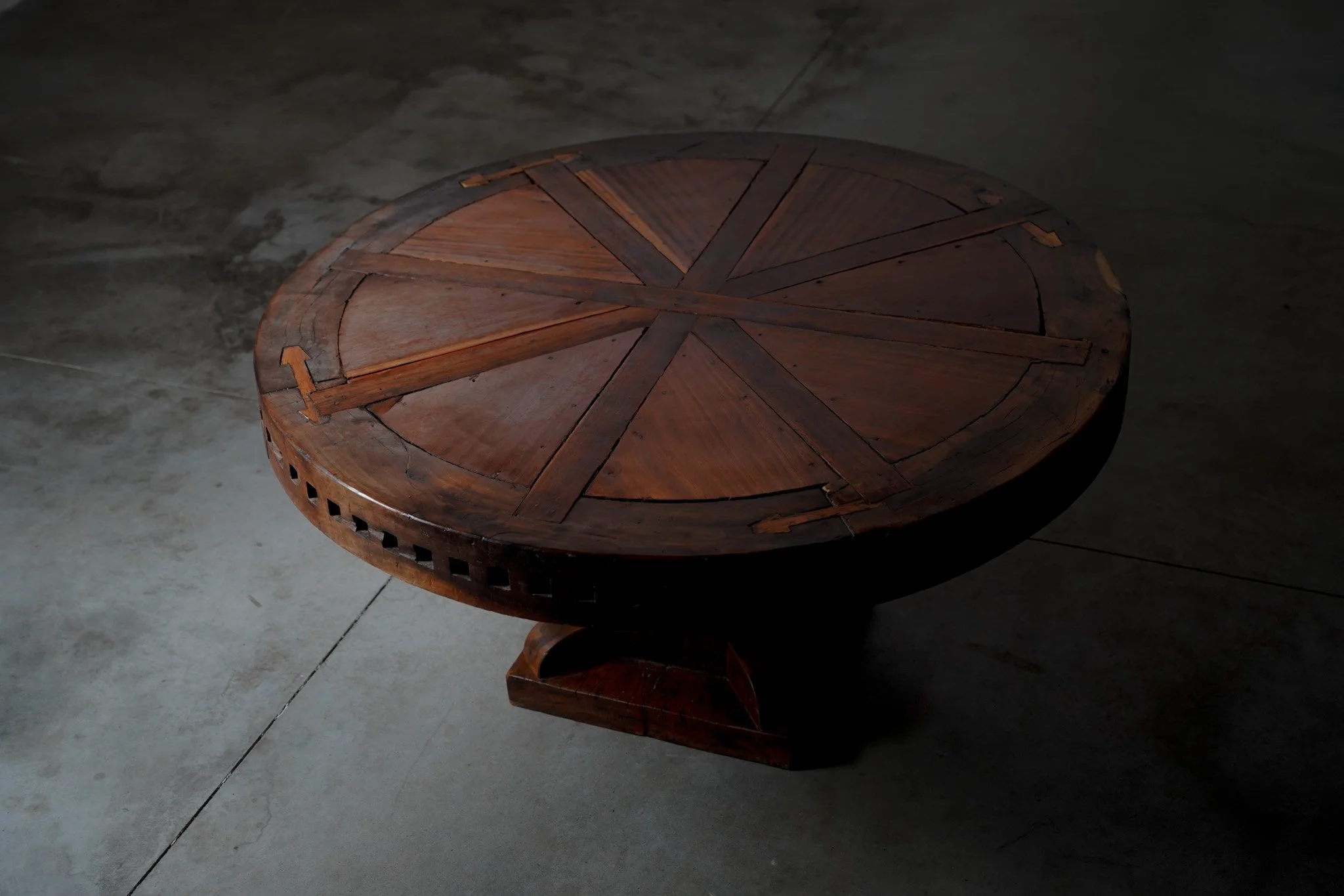 RUSTIC BRAZILIAN ROUND DINING TABLE