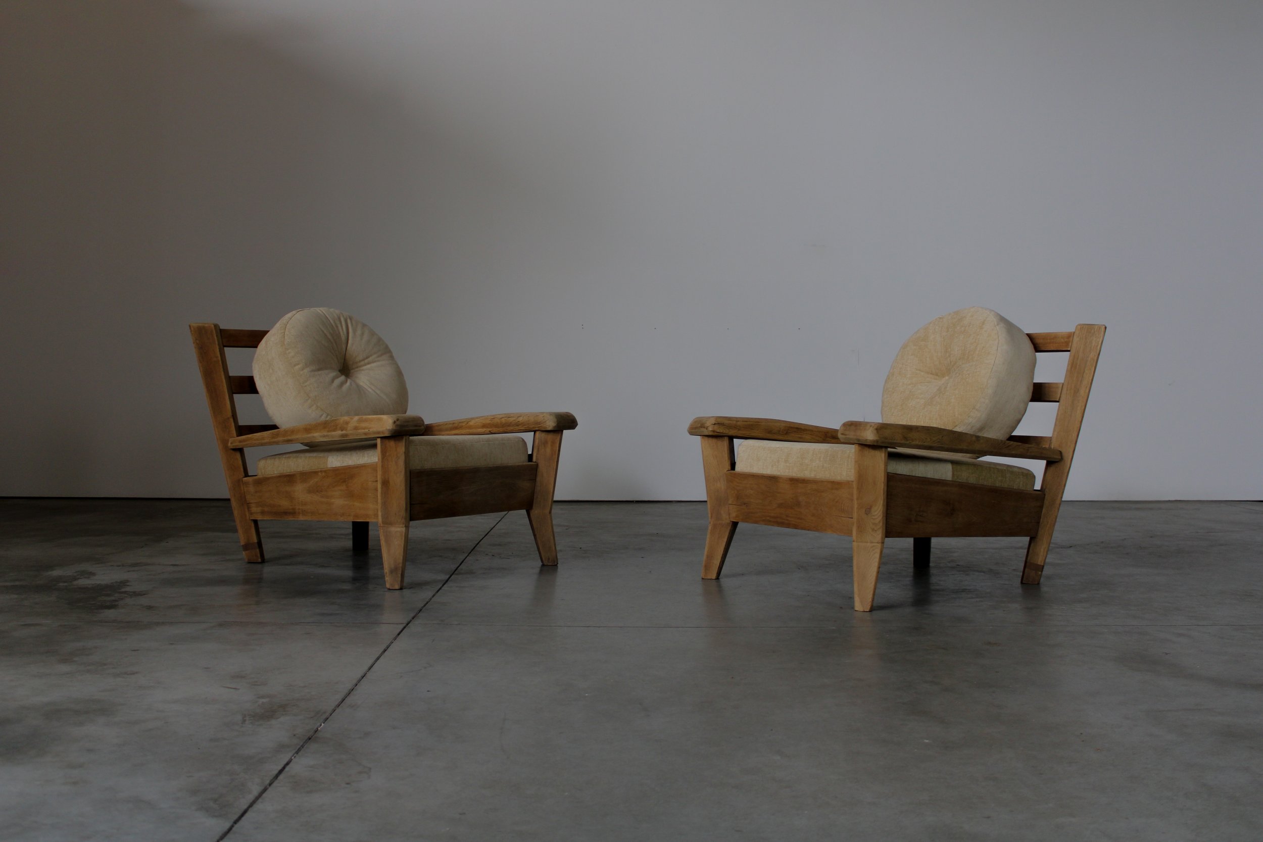 Large blond Oak Lounge Chairs