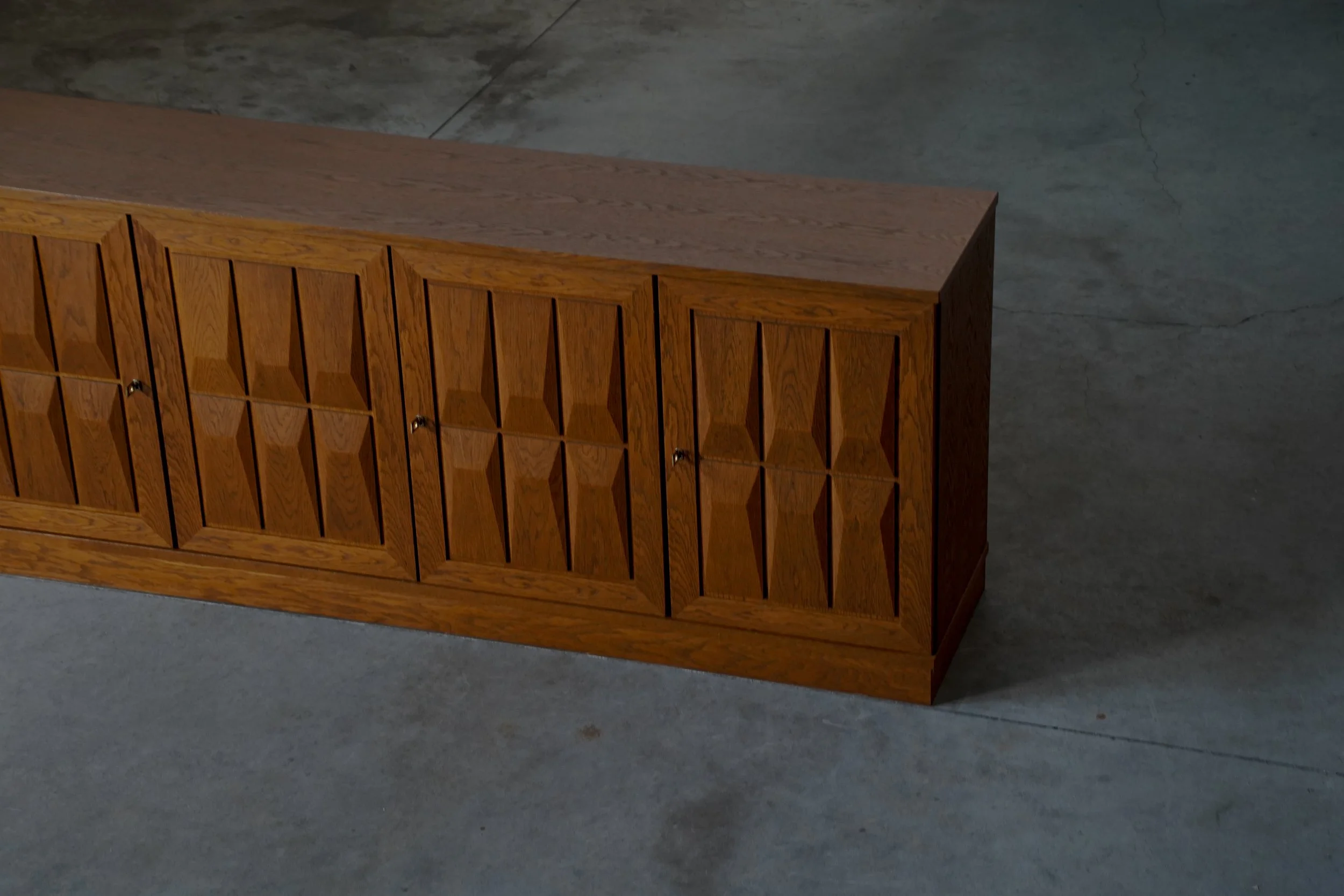 OAK GRAPHICAL SIDEBOARD BY BARTELS