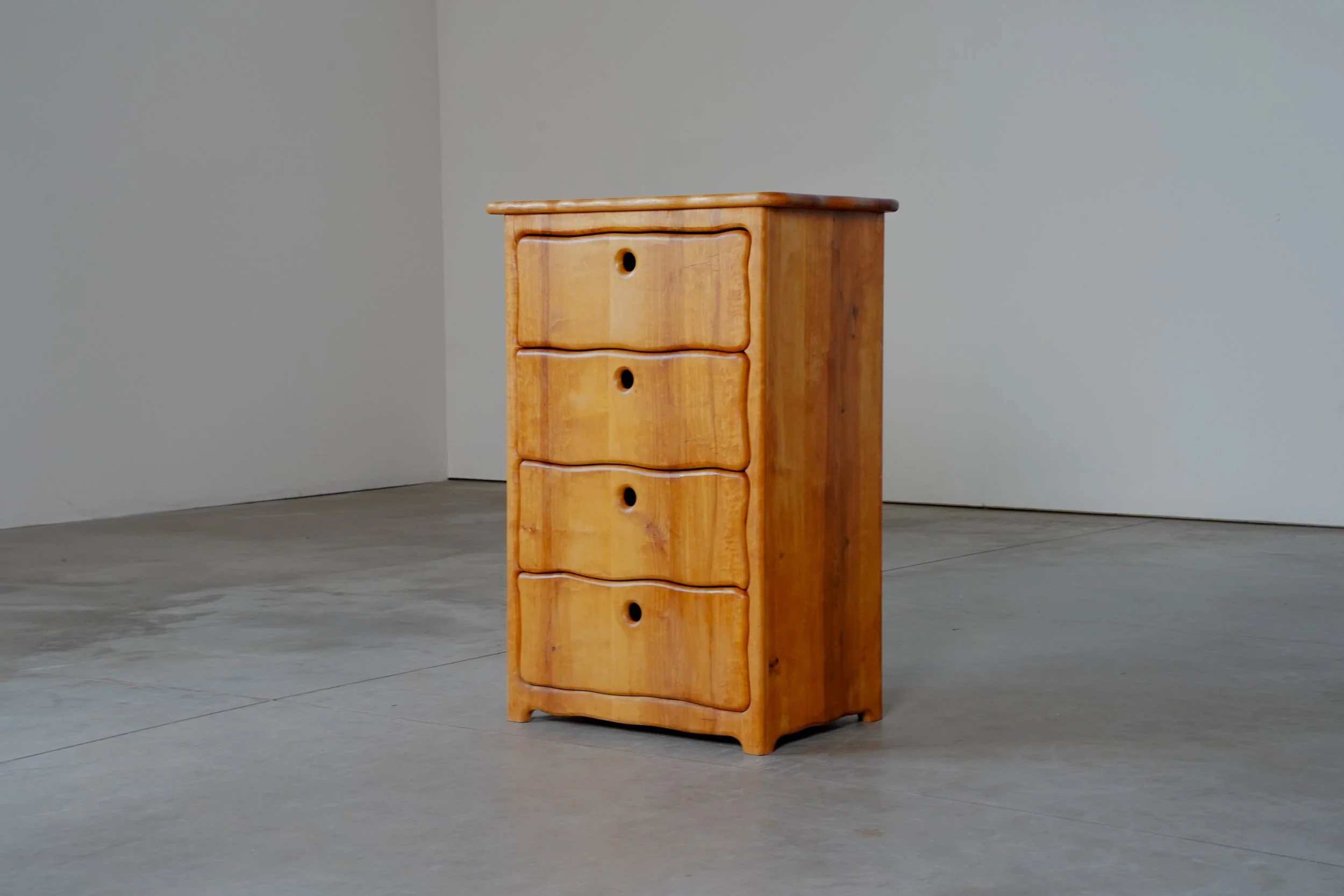 CHEST OF DRAWERS