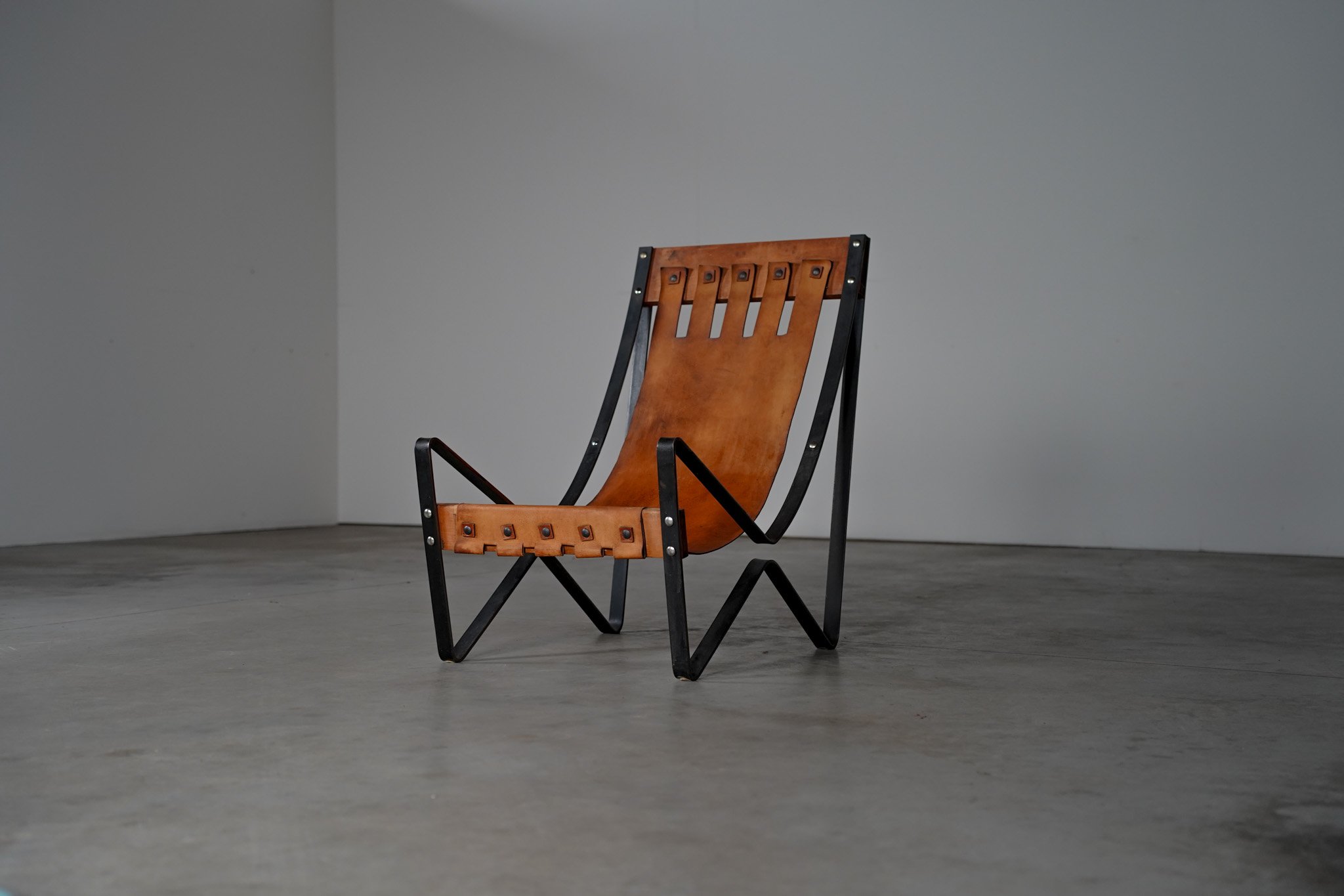 LEATHER AND METAL LOUNGE CHAIR
