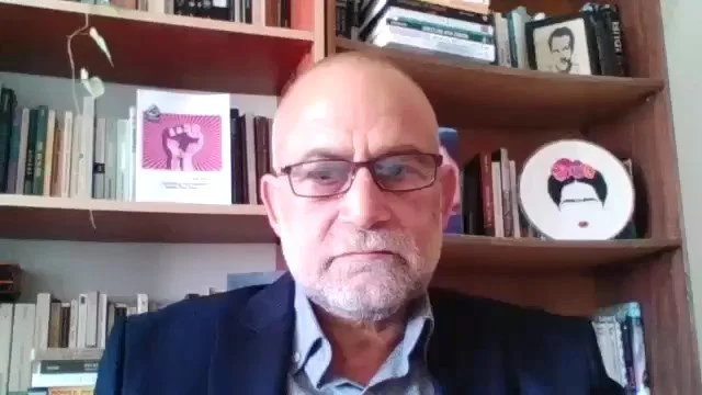 Haidar Eid, critique littéraire palestinien et chercheur à l'Université de Pretoria. Ancien professeur à Gaza et auteur de "Decolonizing the Palestinian Mind", son travail s'inspire de la lutte anti-apartheid sud-africaine.