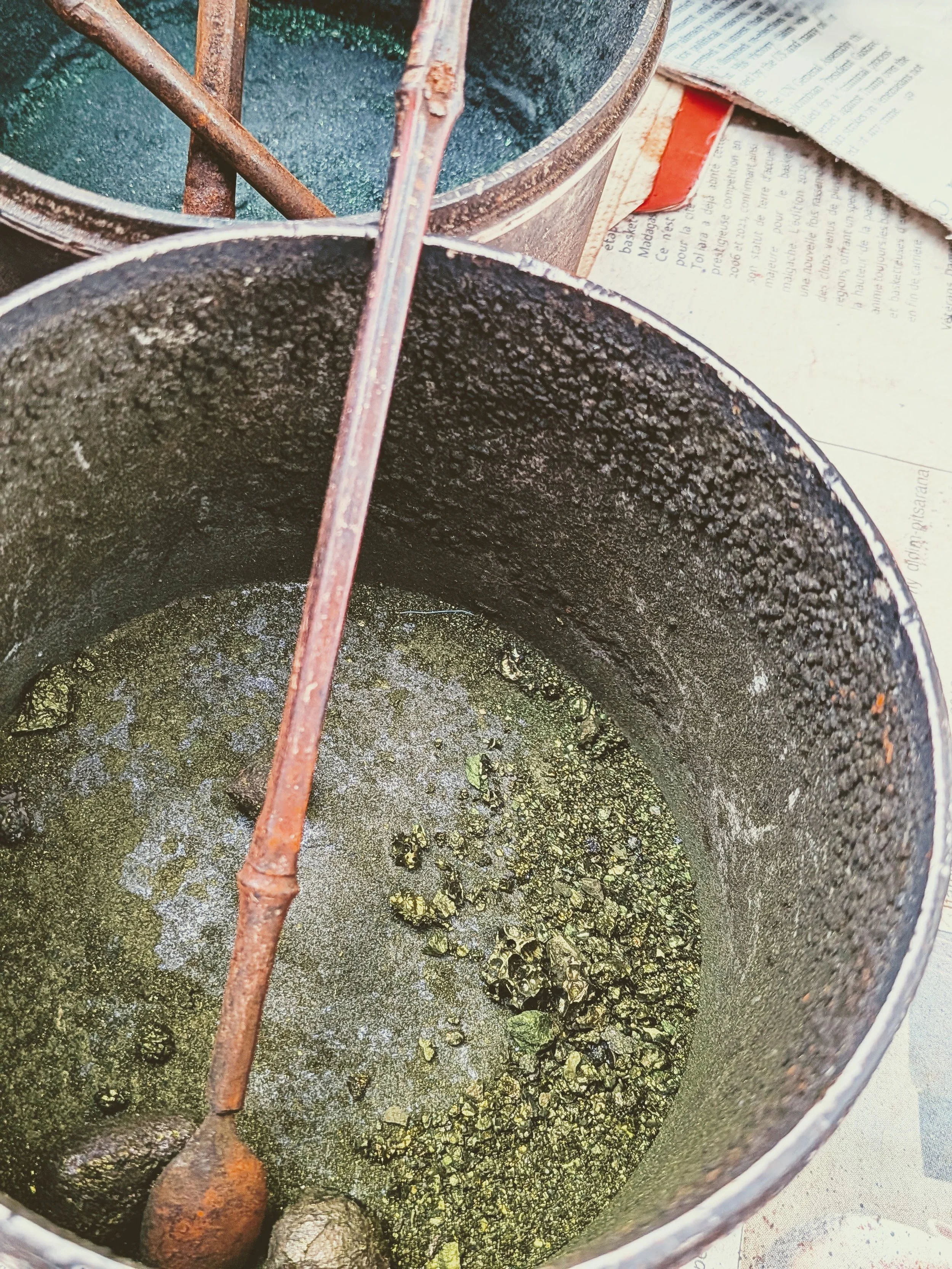 un bol de pigment presque vide