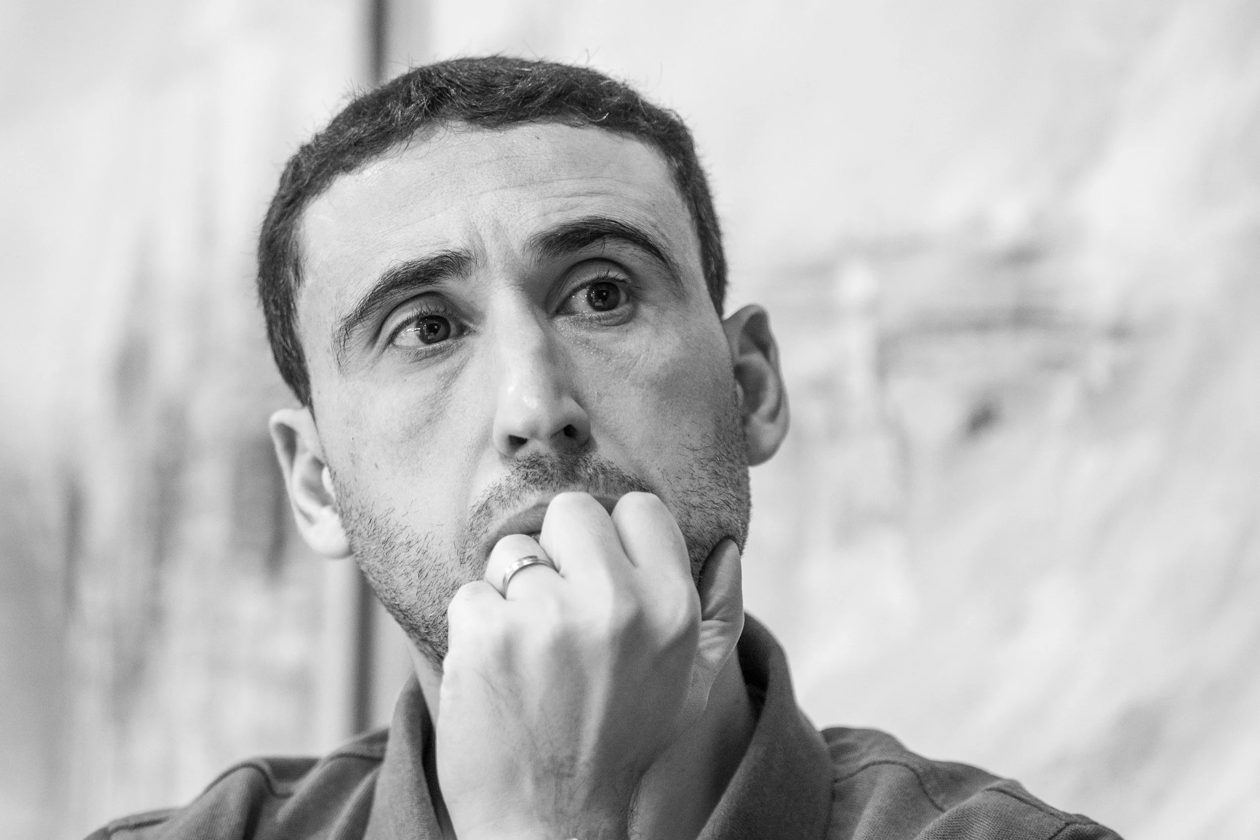 Dr Hamza Hamouchene est un chercheur-activiste algérien basé à Londres, reconnu pour son travail sur l’extractivisme, la souveraineté alimentaire et la justice climatique en Afrique du nord.