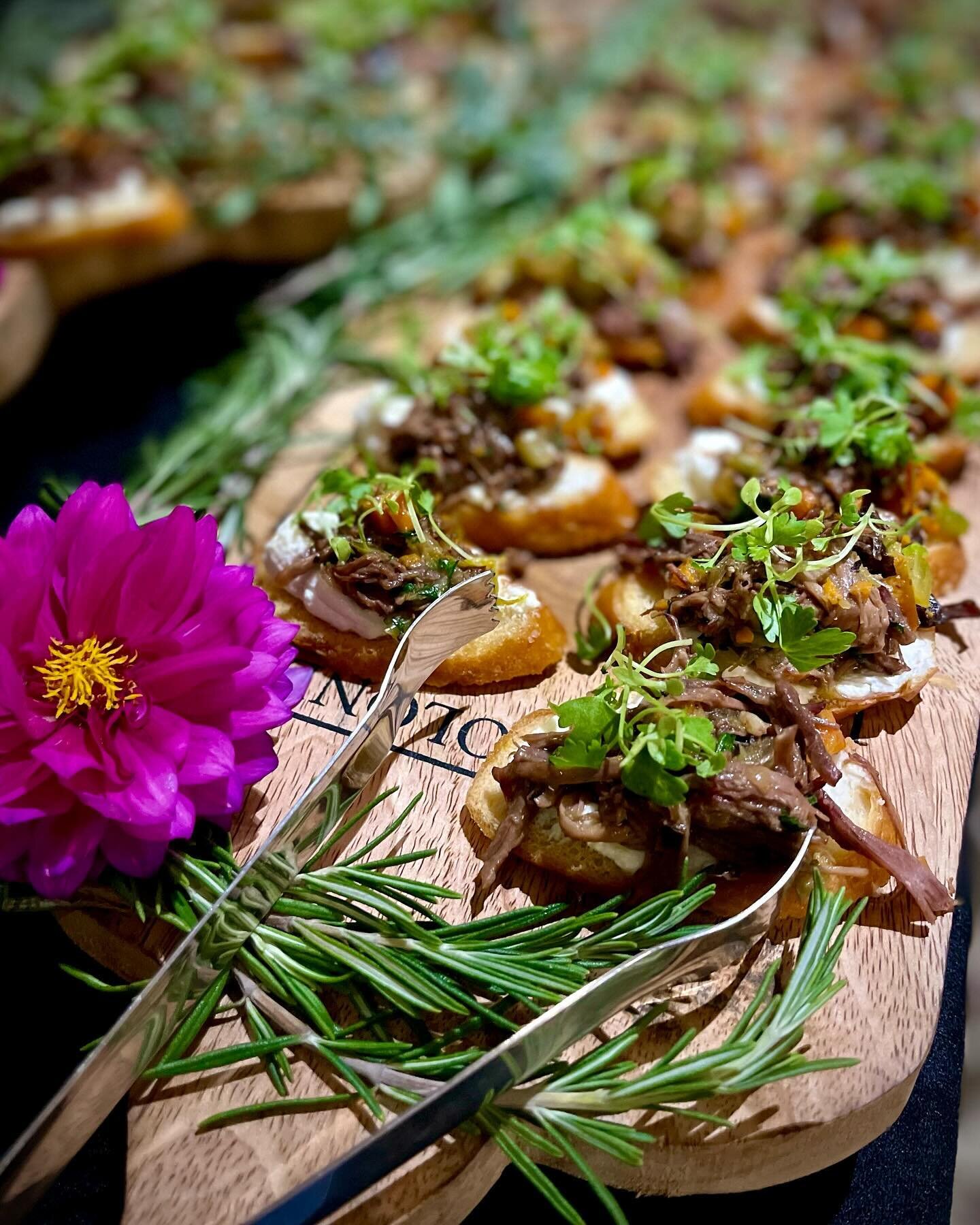 Braised Short Rib, Whipped Goat Cheese, and Petite Mirepoix on Baguette - a Chef @hermannkev favorite.

#wildwoodscatering #pghcatering #pghcaterer #pghchefs #shortribtoast #appetizersnacks #pghlocal #pgh #pittsburgh