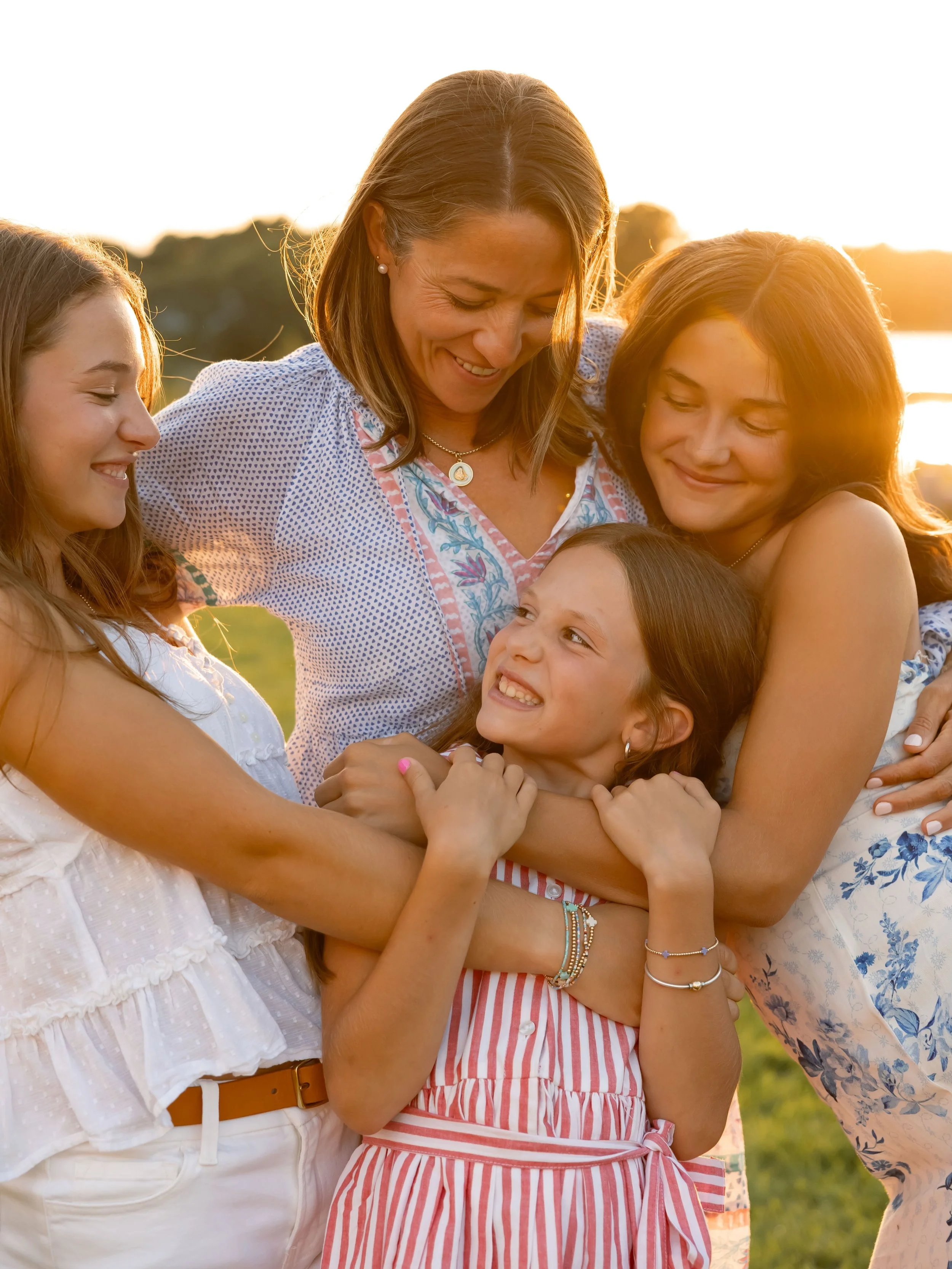 Group hug shots will always be one of my favorites. Simple. Classic. Makes everyone smile. 🥰🥹

#capecodphotographer #familyphotoshoot #capecodfamilyphotographer #familyportrait