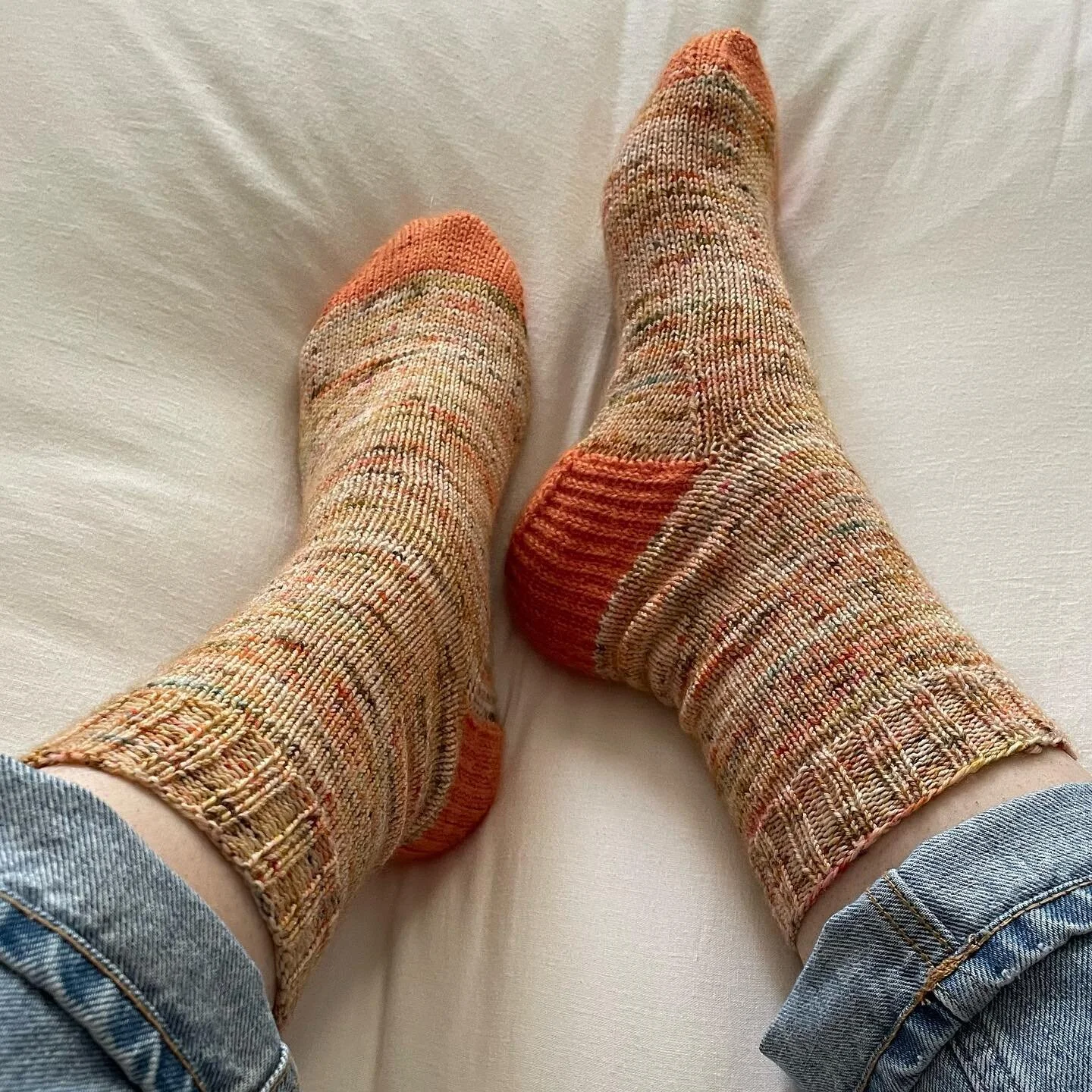 first finished object of 2022 and my first entry into the #beefysocks2023 MAL hosted by @reddoorfs 

yarn: life in the ling grass fine sock in lughnasa and baah la jolla ooak mini

#sockknitting #offmyneedles #knitting #knitters #knittersofinstagram 