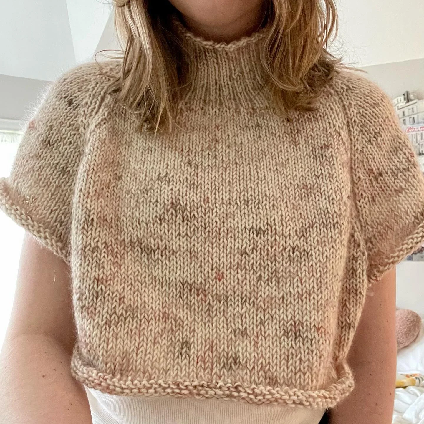 I forgot how quickly 7mm needle garments knit up. This is my first time using a variegated yarn and I couldn't be happier

pattern: white mountains by @midori_hirose_knit 
yarn: bokeh in cherry sundae from @all_you_knit_is_love &amp; berroco ultra al