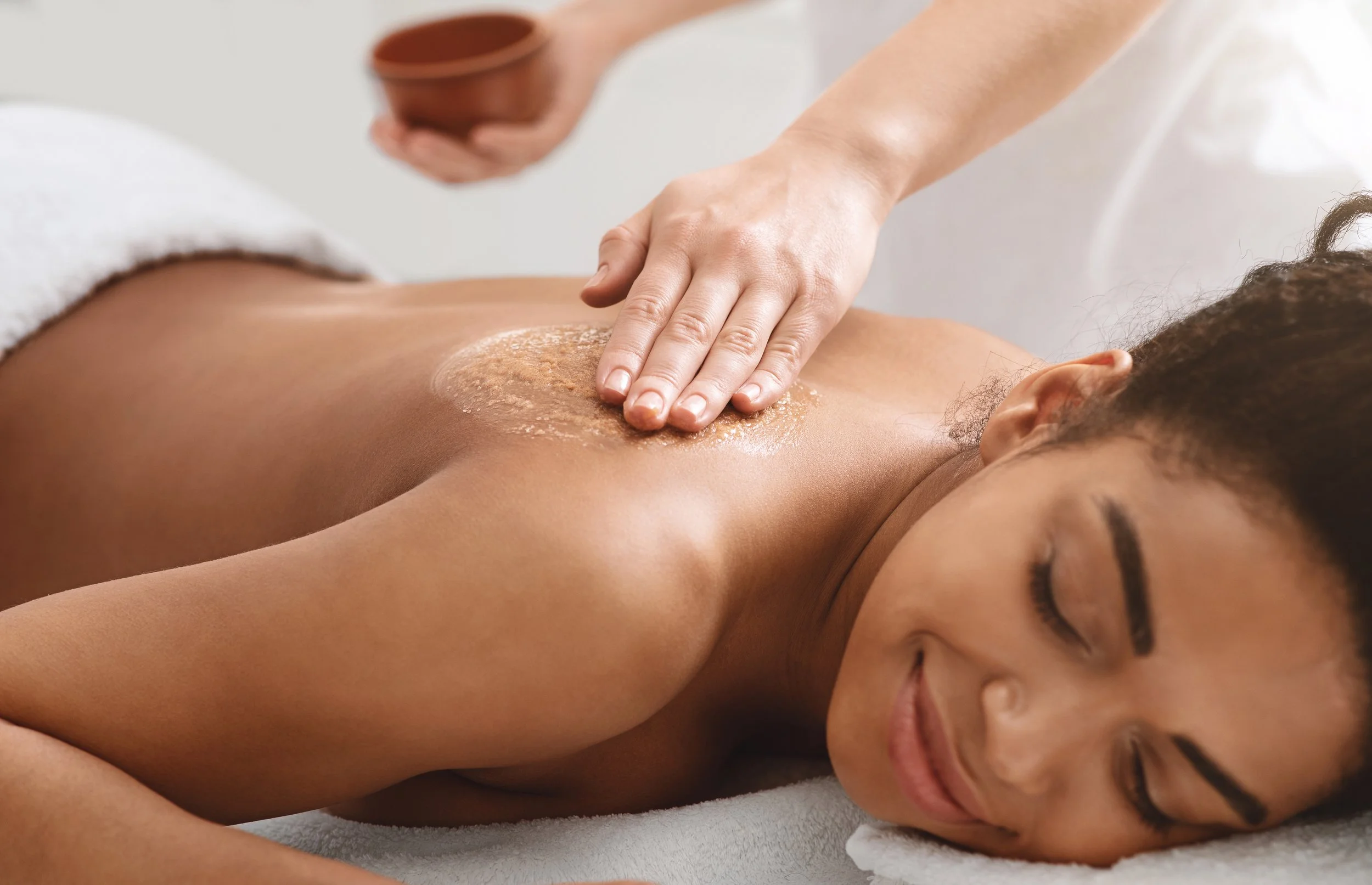 masseuse-applying-body-scrub-on-black-girl-back-2025-03-18-17-20-05-utc.jpg
