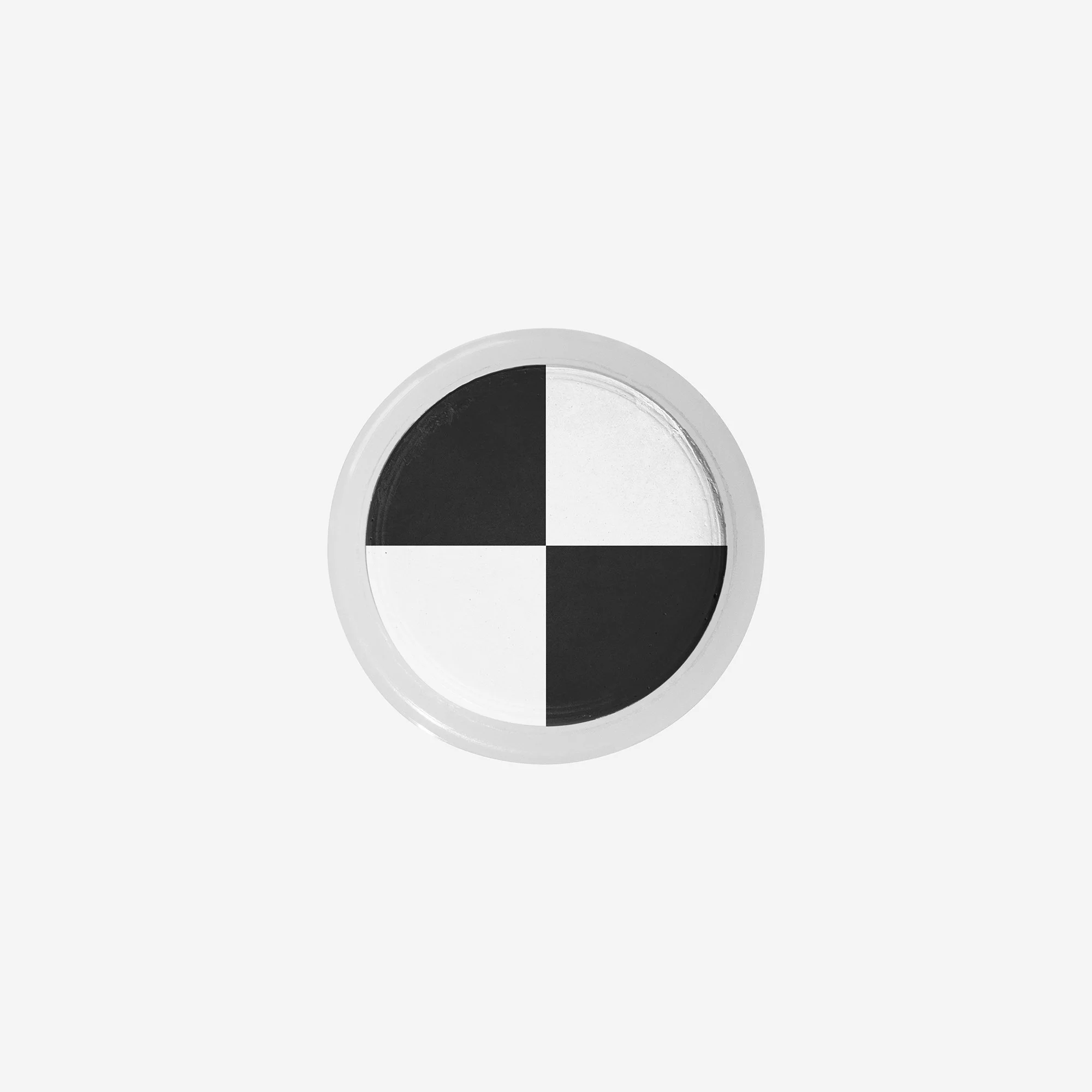 hm-24-monochrome-up.jpg