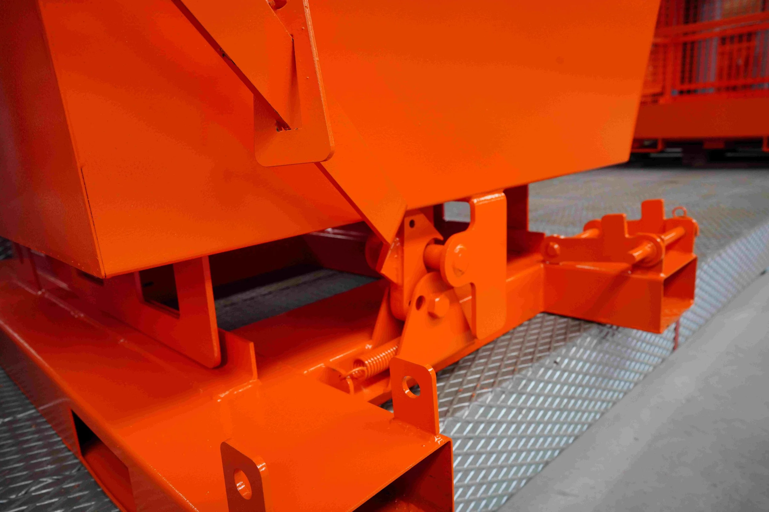 Tipping Bin 2013C lock mechanism.jpg