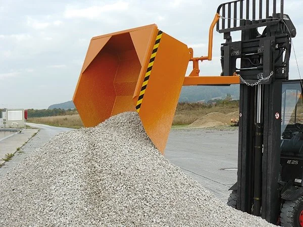 2062 Forklift shovel tipped.jpg