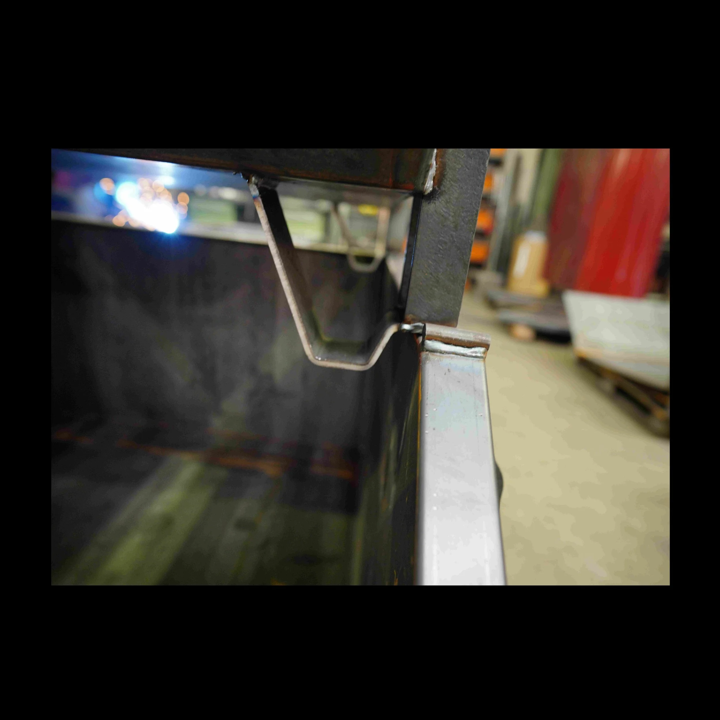 Bulk bin stacking feet for email 1to1.jpg