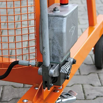 2241 Hydraulic resivoir.jpg