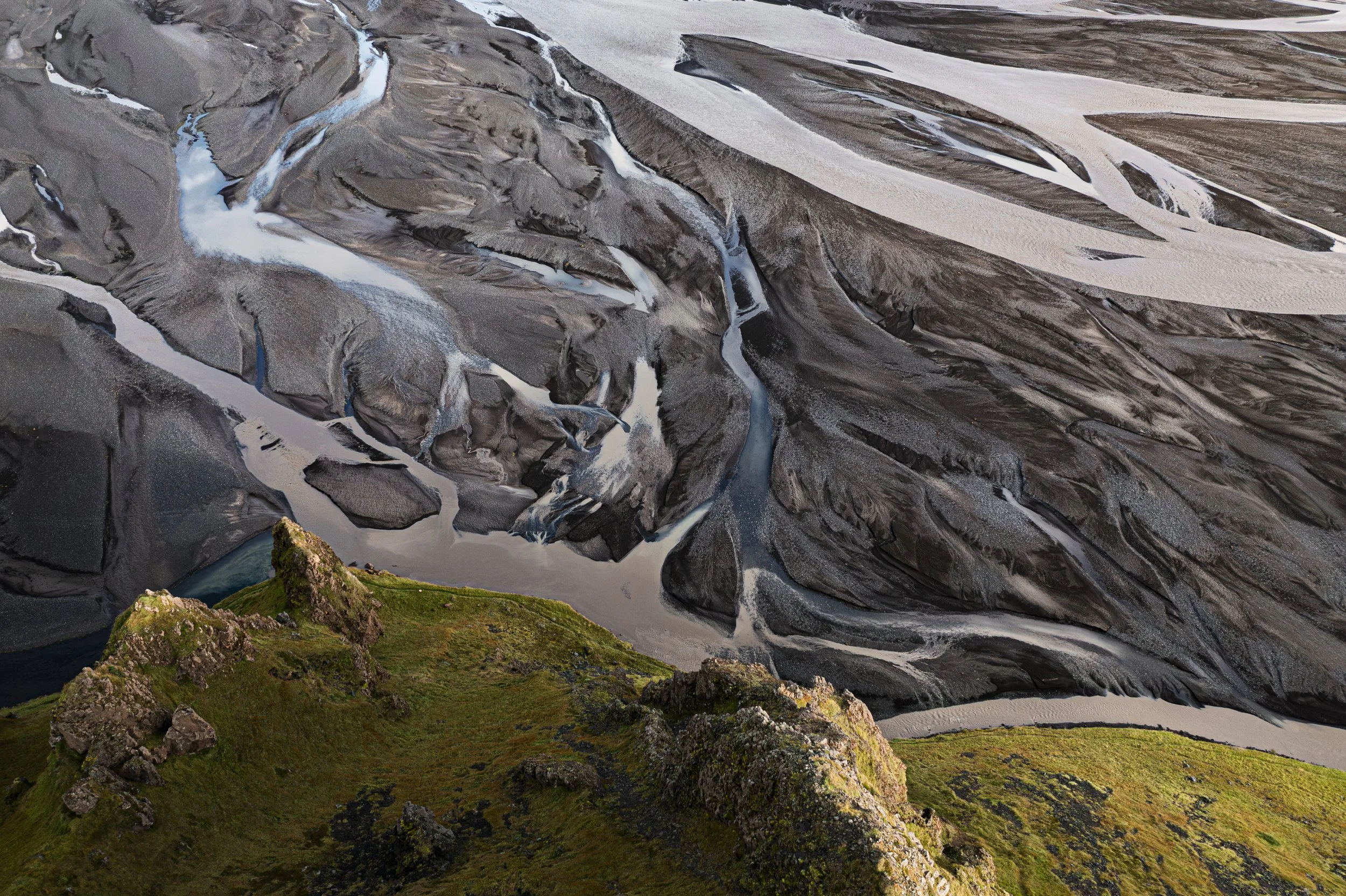 River Braid Drone Iceland_Sydney Smolla.jpg