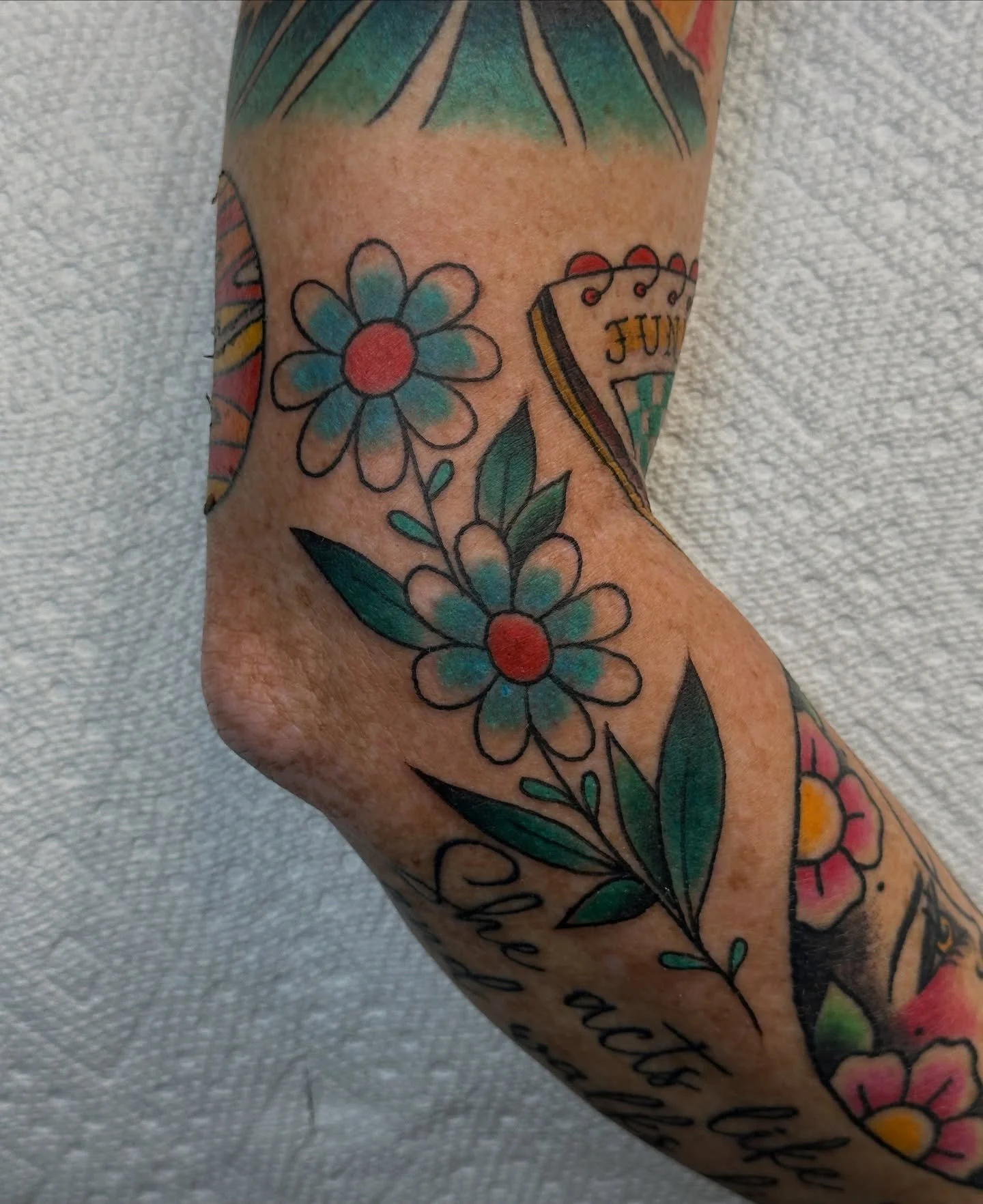 Some flower filler by @shanemccormicktattoos 
Swing on in, we are here until 8 taking walk-ins all week long! π (318)562-3021
#shreveport 
#louisiana