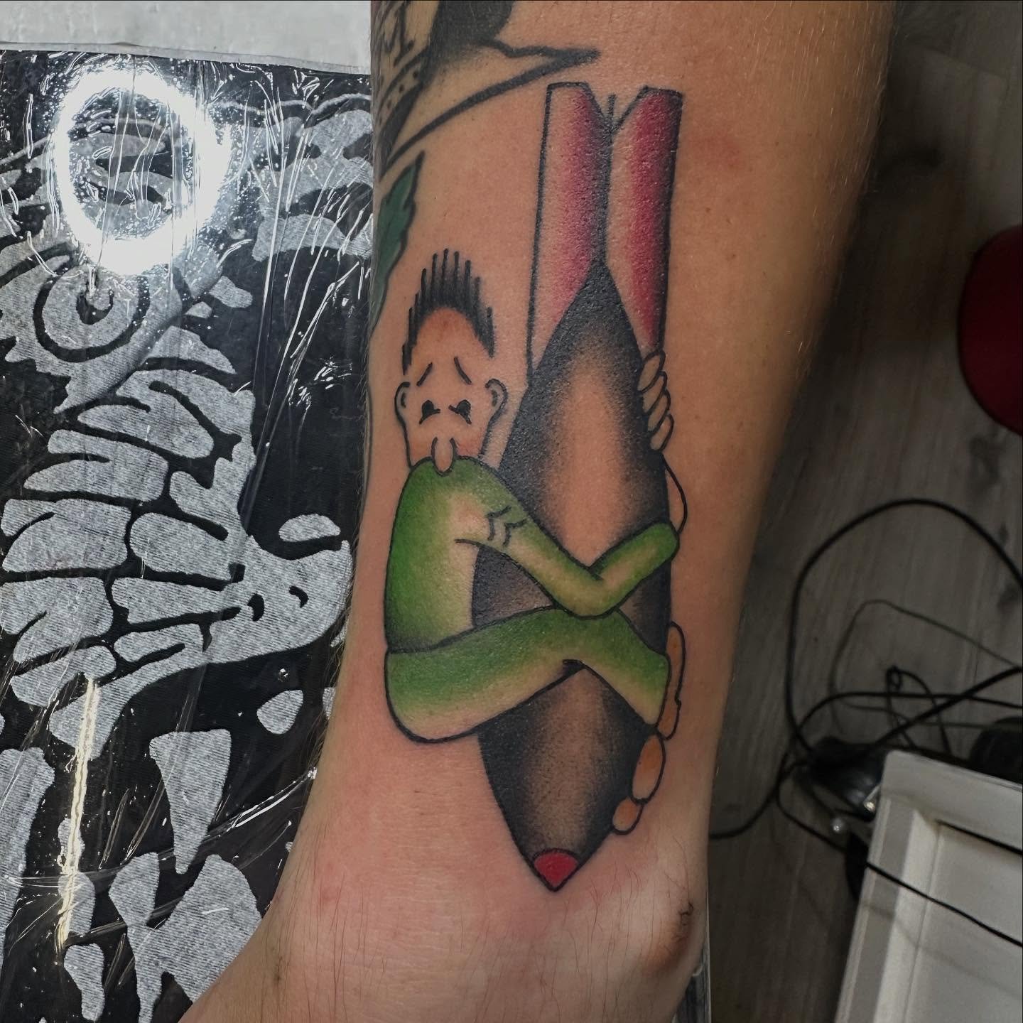 Super cool tatt by @zachary_i_reed 💥

Come check out our deals that we have going on or come in with a reference photo ! 

(318) 562-3021 🤳  Ghostfiretattoo.com👩&zwj;💻👨&zwj;💻

#louisianaart #louisianaartist #shreveportla