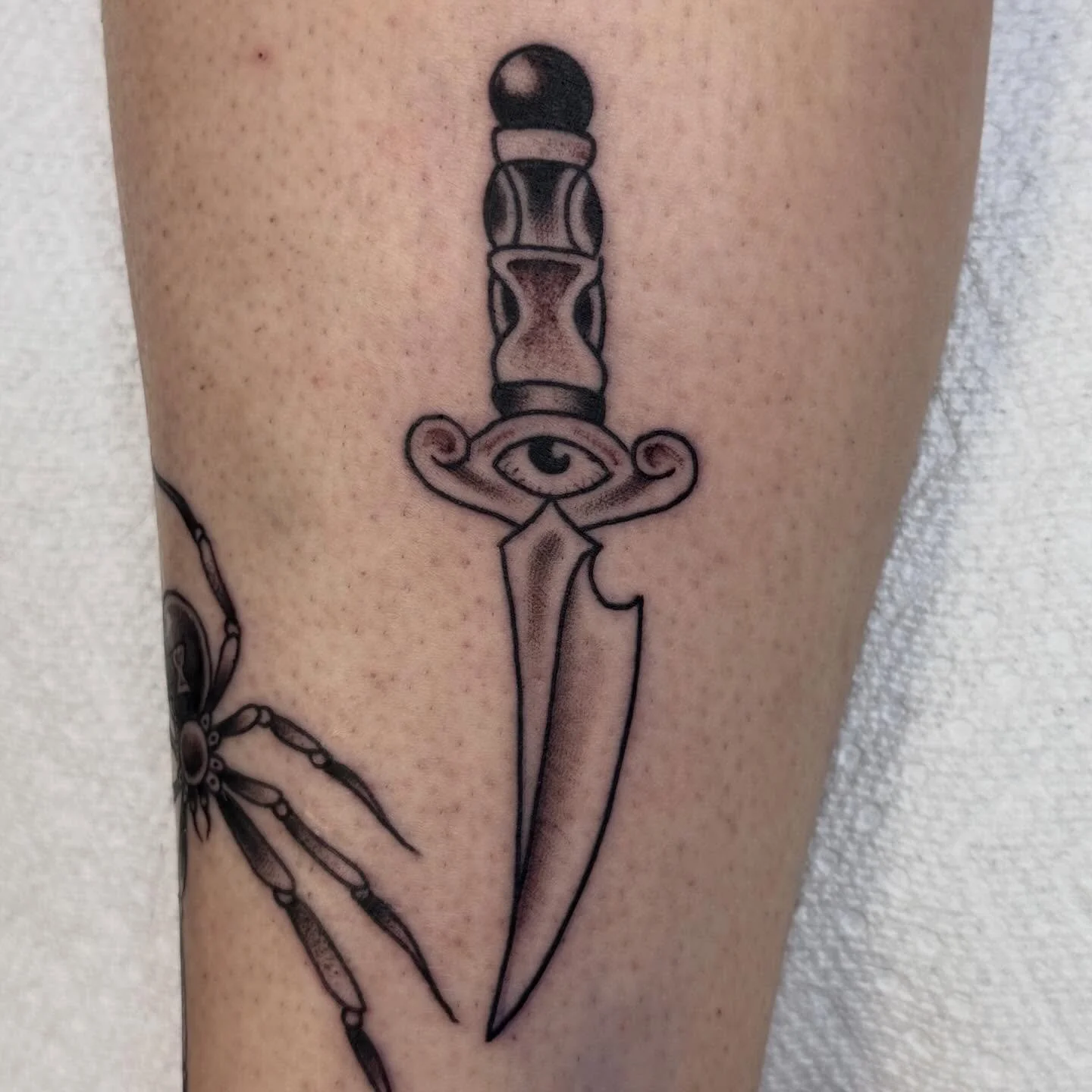 Here&rsquo;s one done by @jeffpatterson_tattoo from our &ldquo;March of Daggers&rdquo; special we have running all month long!
Walk-ins always welcome
Here 12-8 DAILY
reach out to your favorite artist to schedule an appointment 
(318)-562-3021☎️