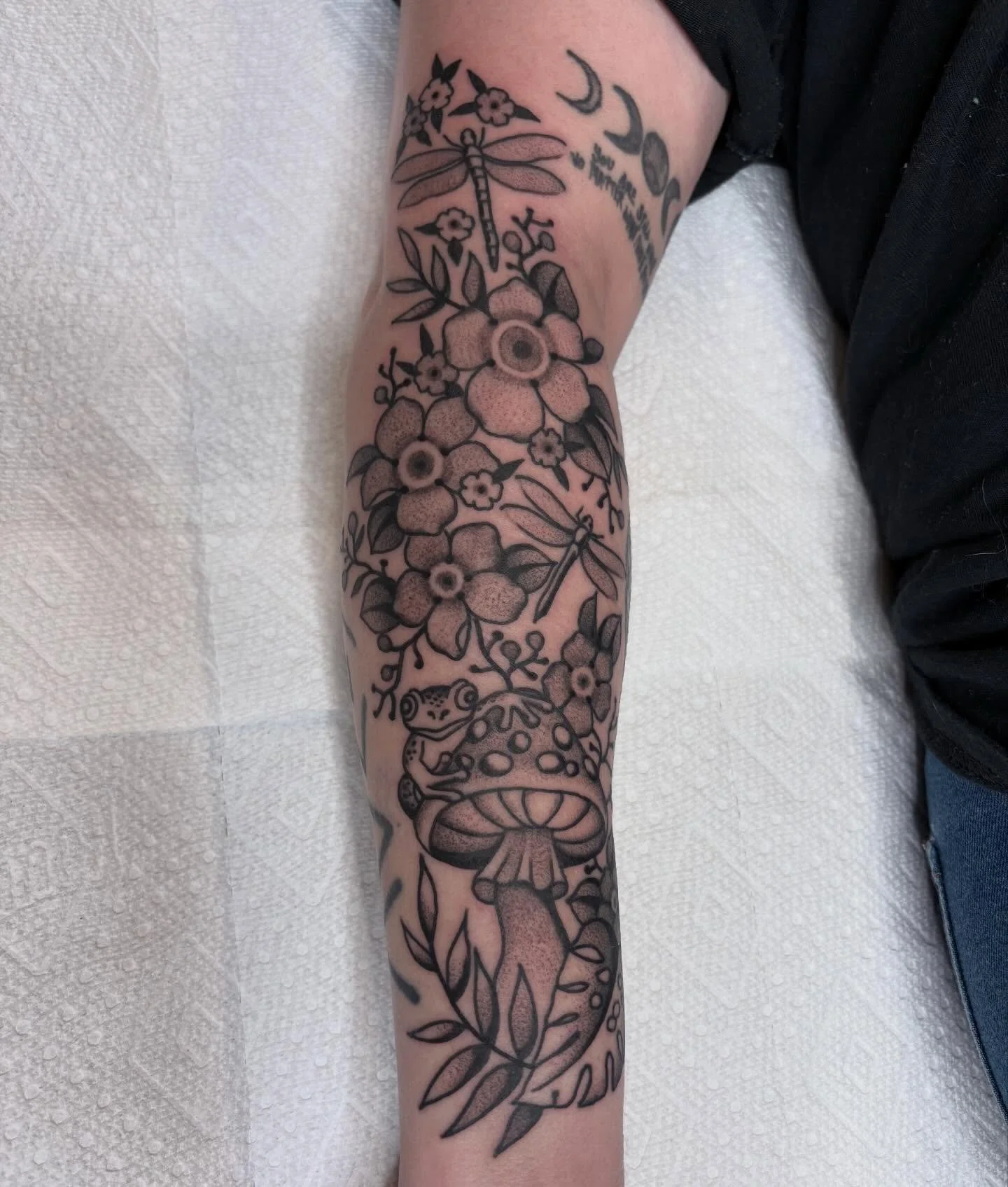 Check out this arm piece done by @johnbentrup 
Reach out to your favorite artist to schedule an appointment!
Here 12-8 daily
walk-ins welcome!
(318)-562-3021☎️