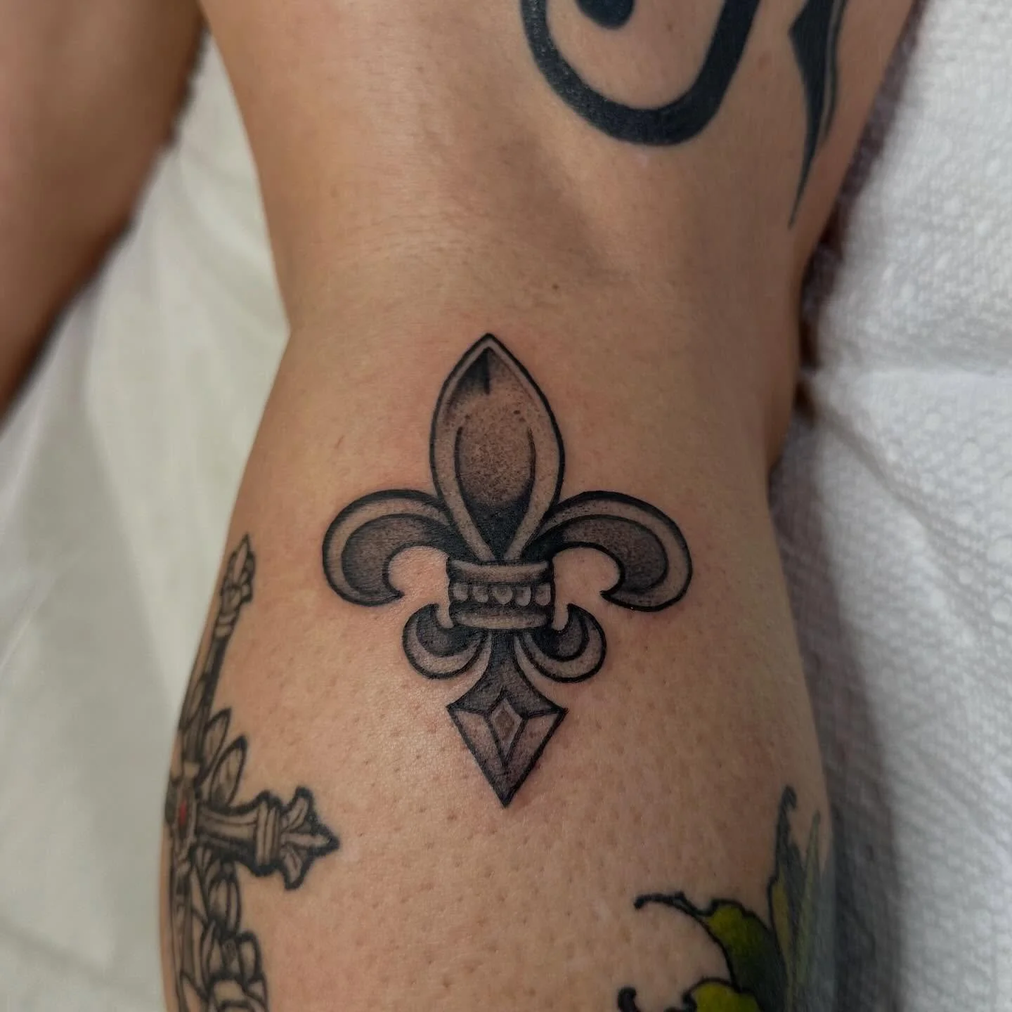 Fleur De Lis done by @johnbentrup here at ghostfire!
We take walk-ins!
Here 12-8!
Come on in and check out what we got
(318)-562-3021☎️