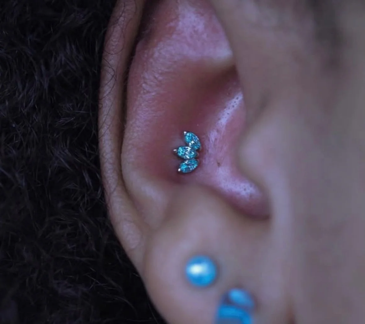 Swiss Blue Topaz set in solid 14k white gold for this conch piercing done by @darby.pokes
