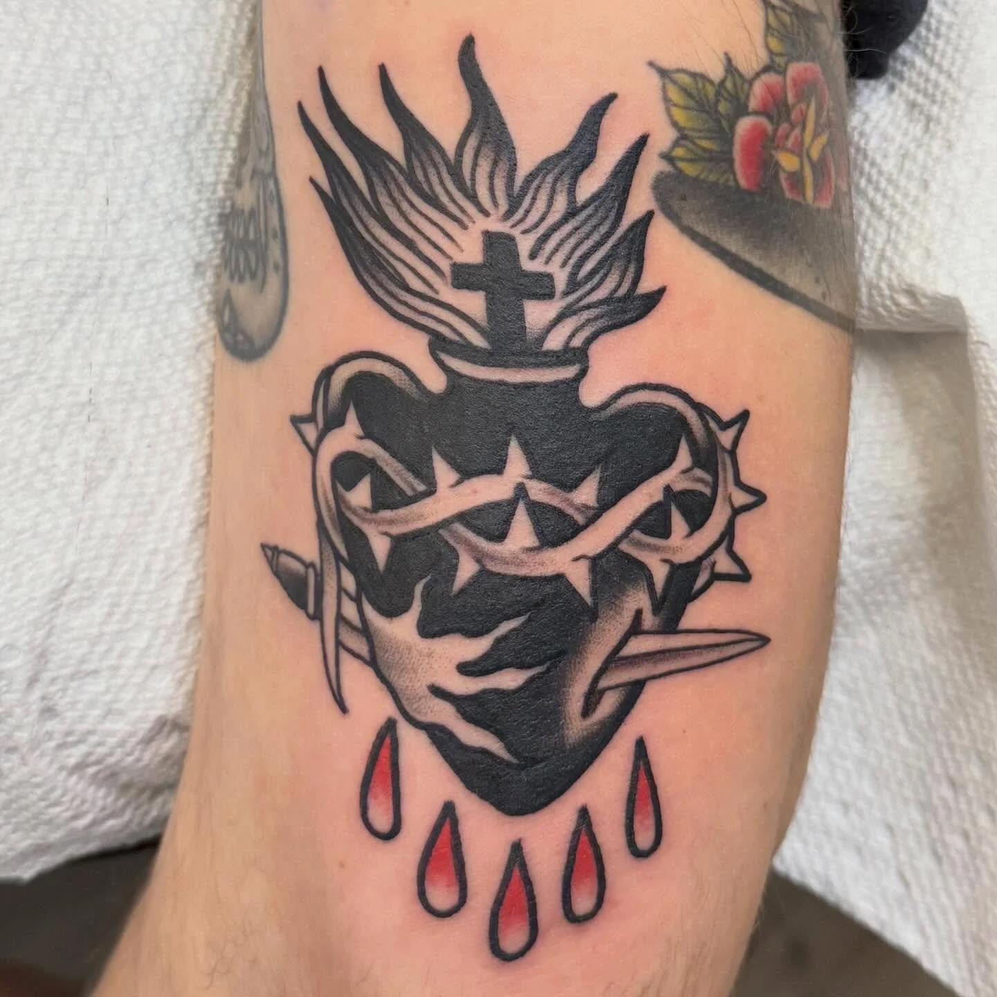 Sick ass sacred heart done by @jeffpatterson_tattoo 
We have walk-in availability! 
Here 12-8 seven days a week!
(318)-562-3021☎️