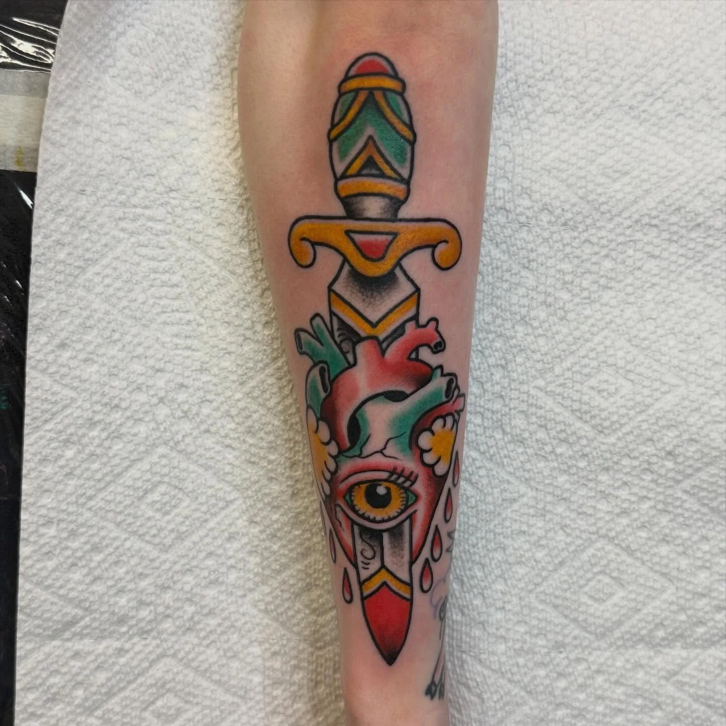 Here&rsquo;s a kick ass dagger done by @jeffpatterson_tattoo right off his march of daggers flash sheet! 
Our special is still running until the end of the month! less than a week to snag a sick piece!
Walk-ins welcome
Here 12-8 daily 
(318)-562-3021