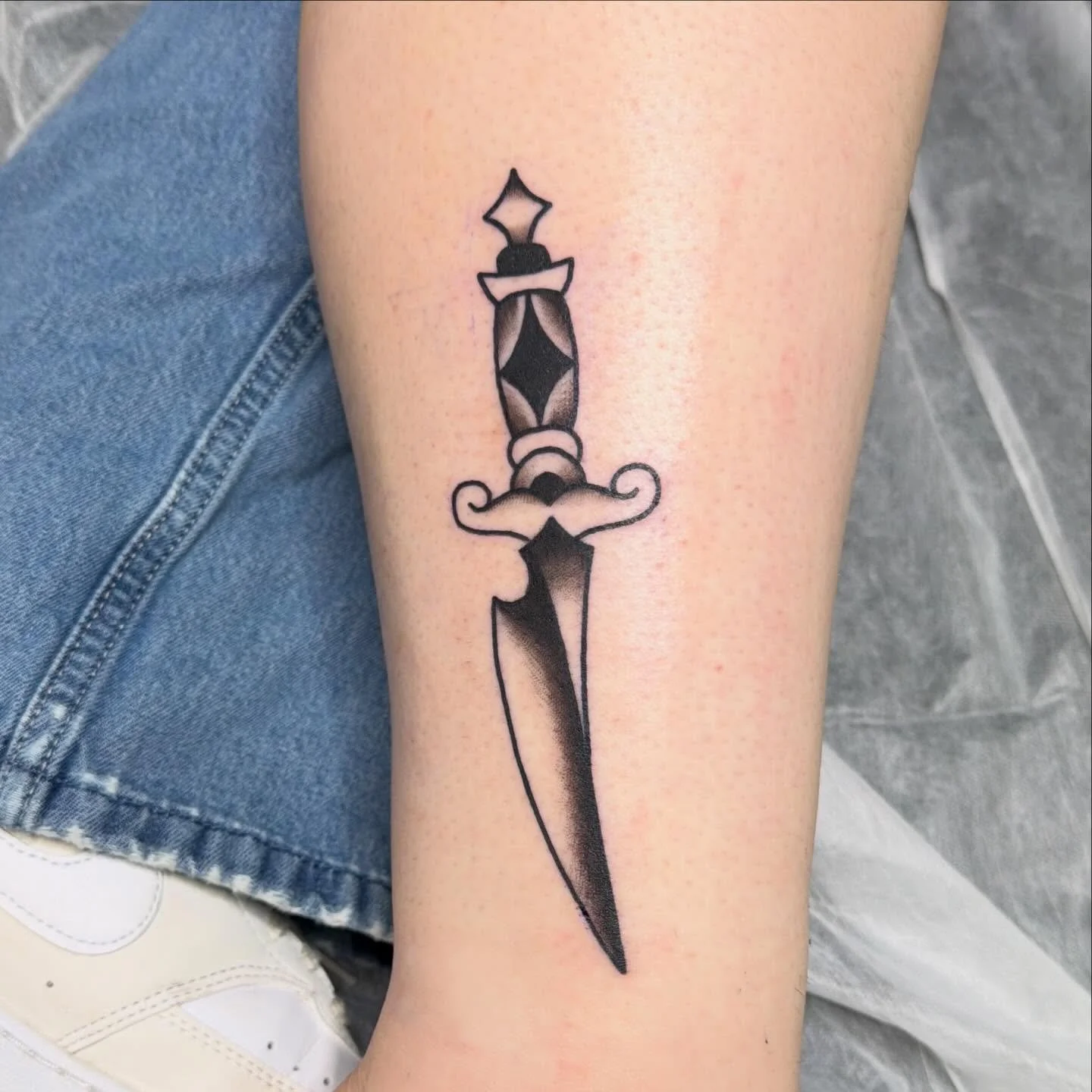 Here&rsquo;s a sweet dagger done by @zachary_i_reed 
Today is the LAST day of our dagger special!
Which means it&rsquo;s the last day to snag one of these sweet daggers at a discounted price! (We will continue to do them, but at normal pricing)
$150 