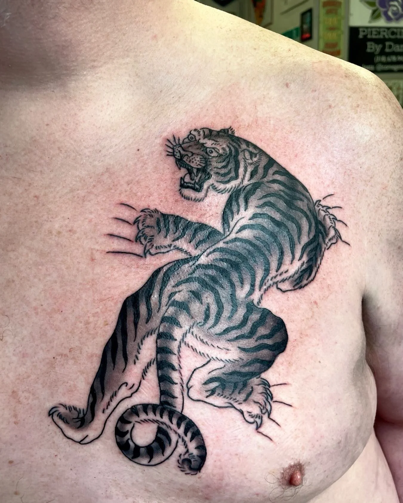 Tiger chest piece done by @cashusclay35_ 
#blackandgreytattoo #tigertattoo #shreveportla