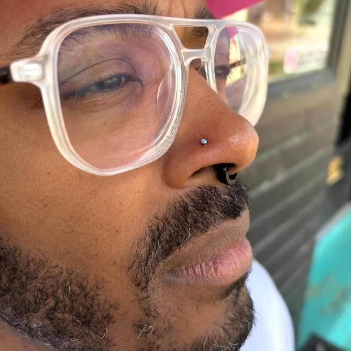 Sweet Blue opal stud done by our piercing apprentice @justa.lilpinch ! 
Schedule an appointment with her online! Nostrils and lobes only, 18+! 
Walk-ins welcome
Here 12-8
(318)-562-3021☎️