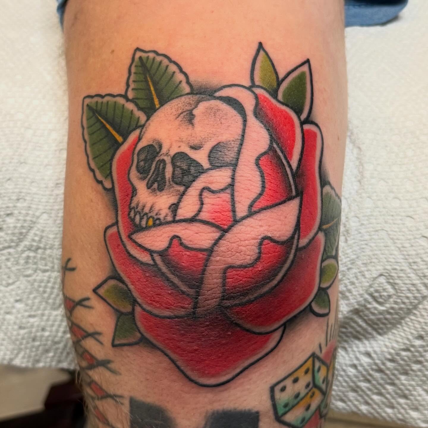 Super rad rose and skull done by @jeffpatterson_tattoo 
Walk-ins welcome! 
Here 12-8
(318)-562-3021☎️