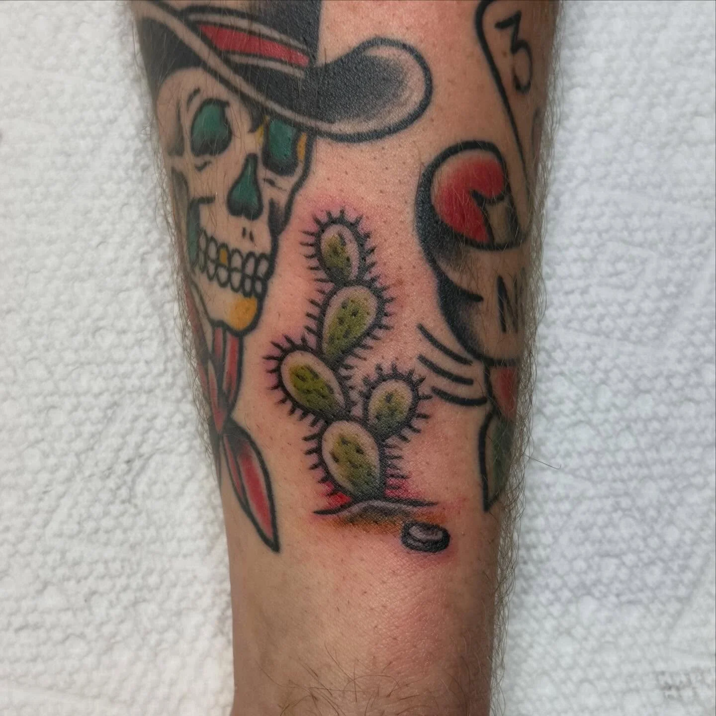 Some lil fillers done by @jeffpatterson_tattoo 
We&rsquo;re taking walk-ins!
Here 12-8!
(318)-562-3021☎️