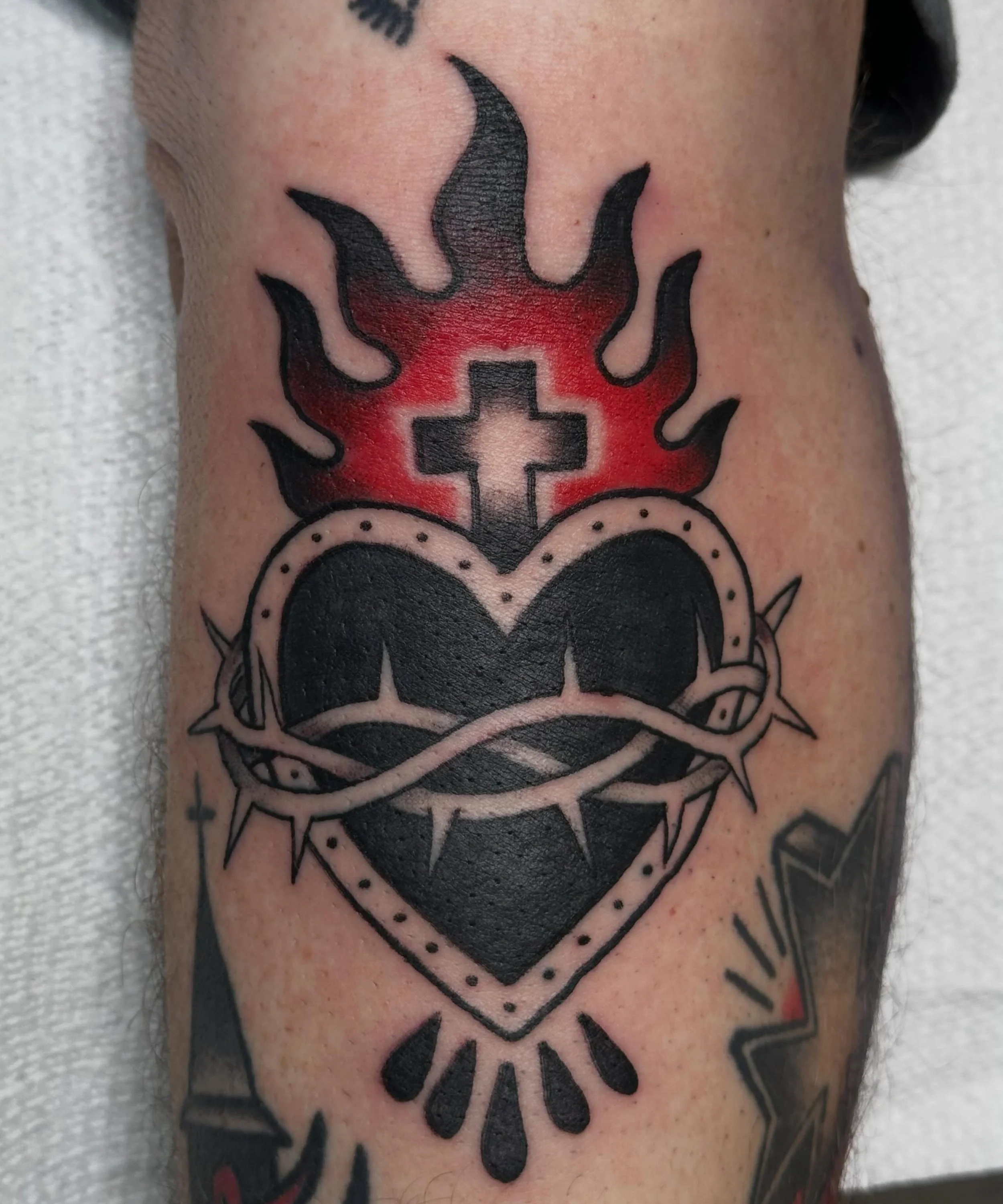Sweet sacred heart done by @shanemccormicktattoos 
Walk-ins welcome!
Here 12-8 daily!
Come on in!
(318)-562-3021☎️
