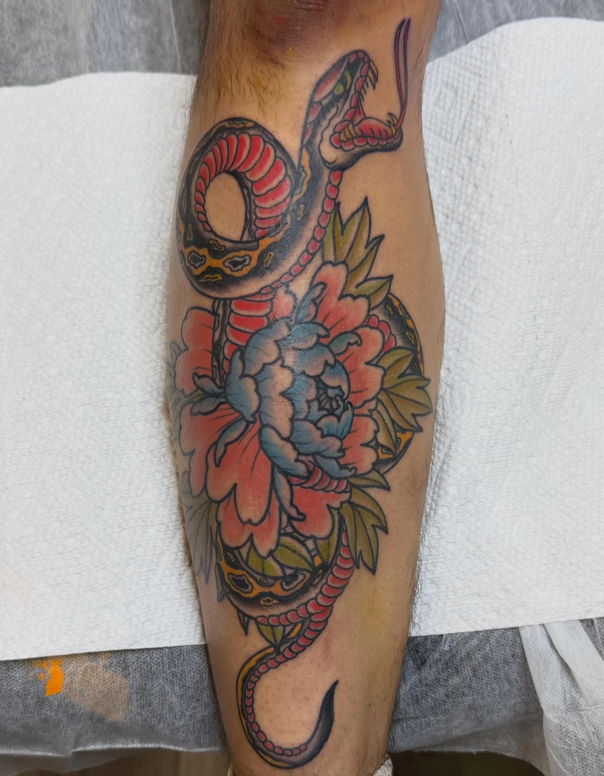 Sick ass snake and peony done by @zachary_i_reed 
Reach out to your favorite artist to get on the books!
Walk-ins welcome
Here 12-8 seven days a week! 
(318)-562-3021☎️