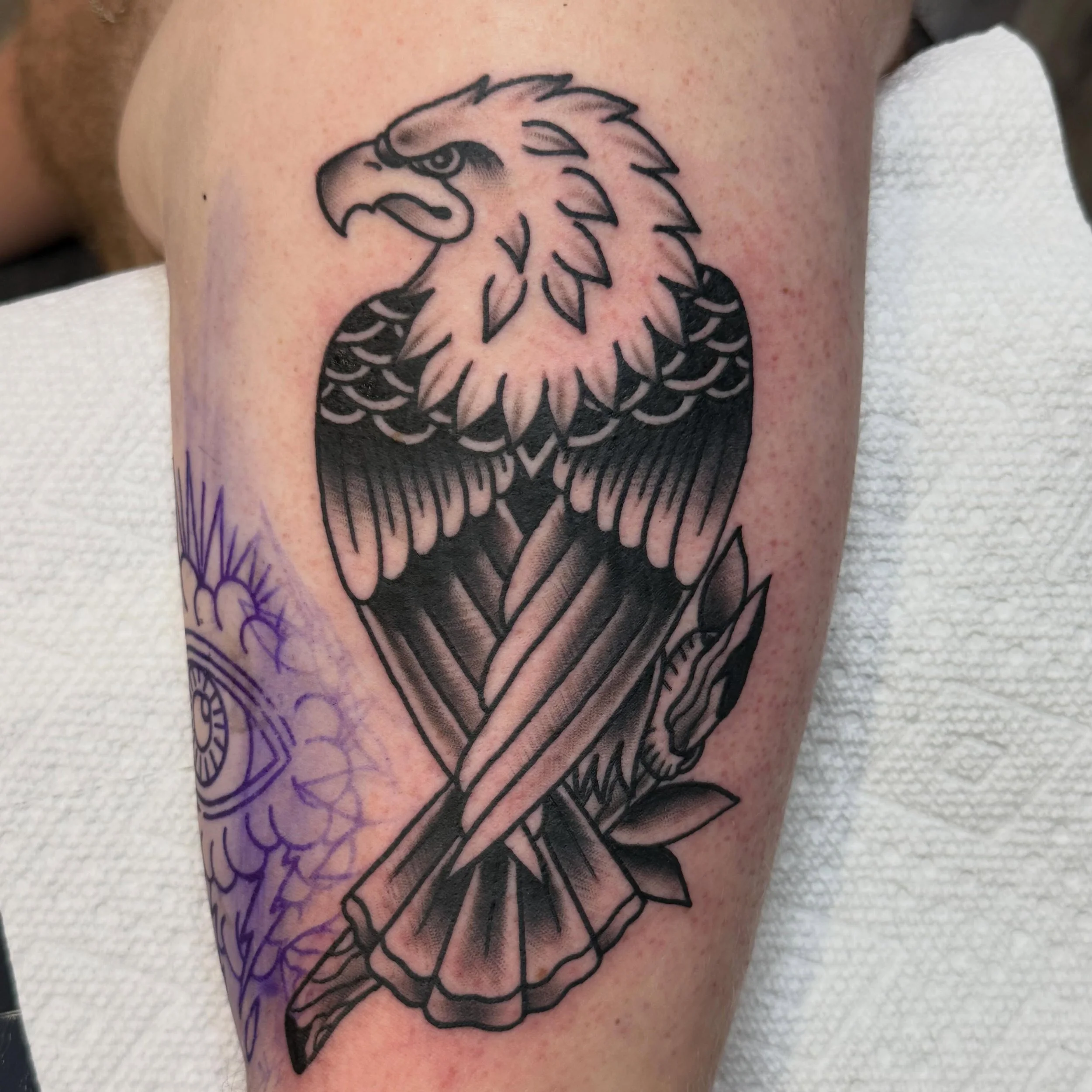 Sick ass eagle done by @jeffpatterson_tattoo 
Walk-in&rsquo;s welcome!
Or reach out to your favorite artist to get on the books
Here 12-8 daily
(318)-562-3021☎️