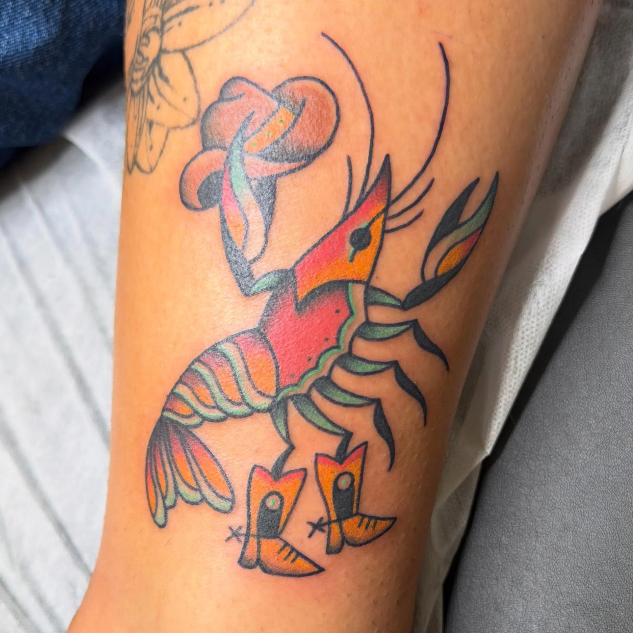 lil guy done by @zachary_i_reed 
We take walk-ins!
Or reach out to an artist of choice to snag an appointment 
Here 12-8 daily
(318)-562-3021☎️