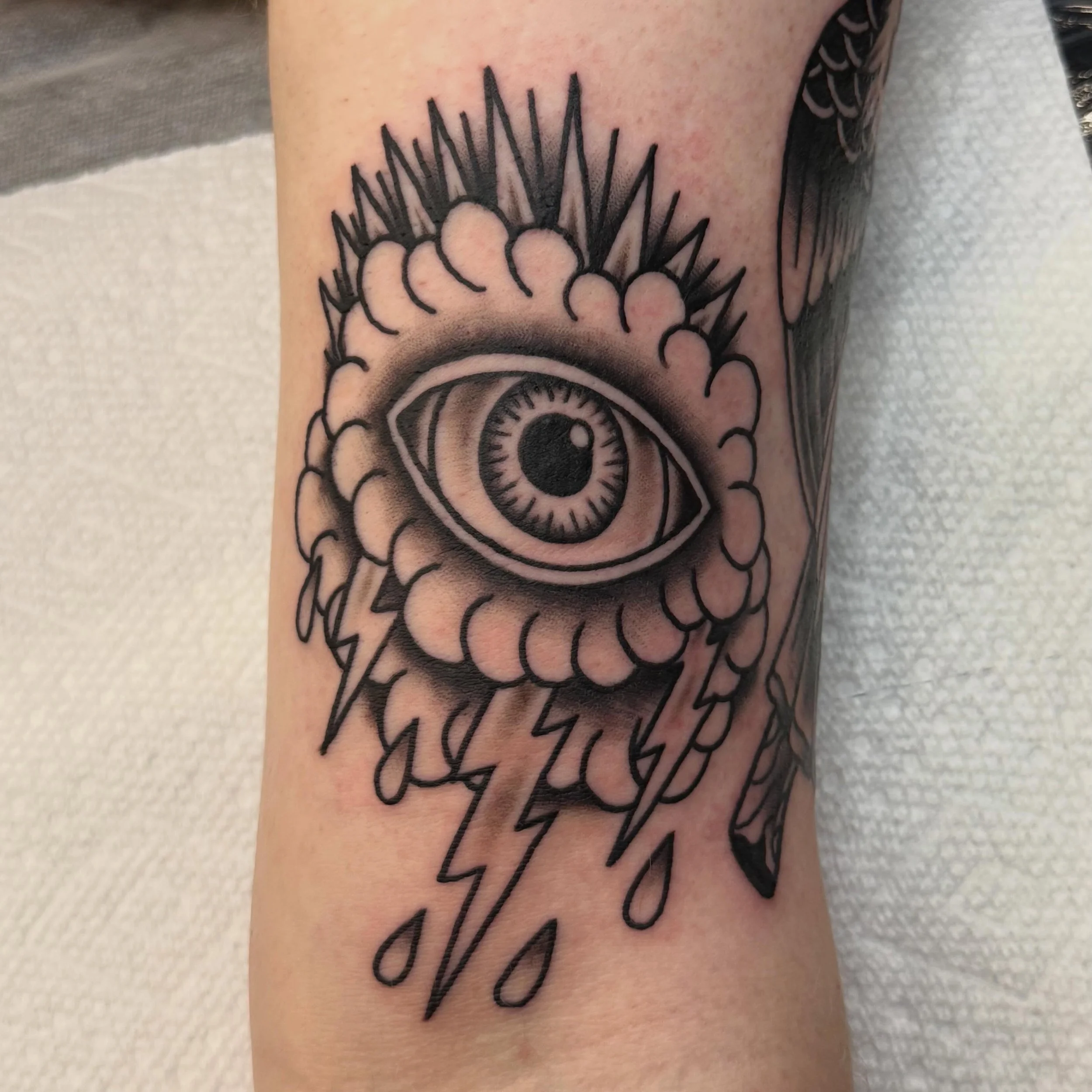 here&rsquo;s a sick one by @jeffpatterson_tattoo 
reach out to your favorite artist to get on the books!
see ya soon
walk-ins welcome!
Here 12-8
(318)-562-3021☎️